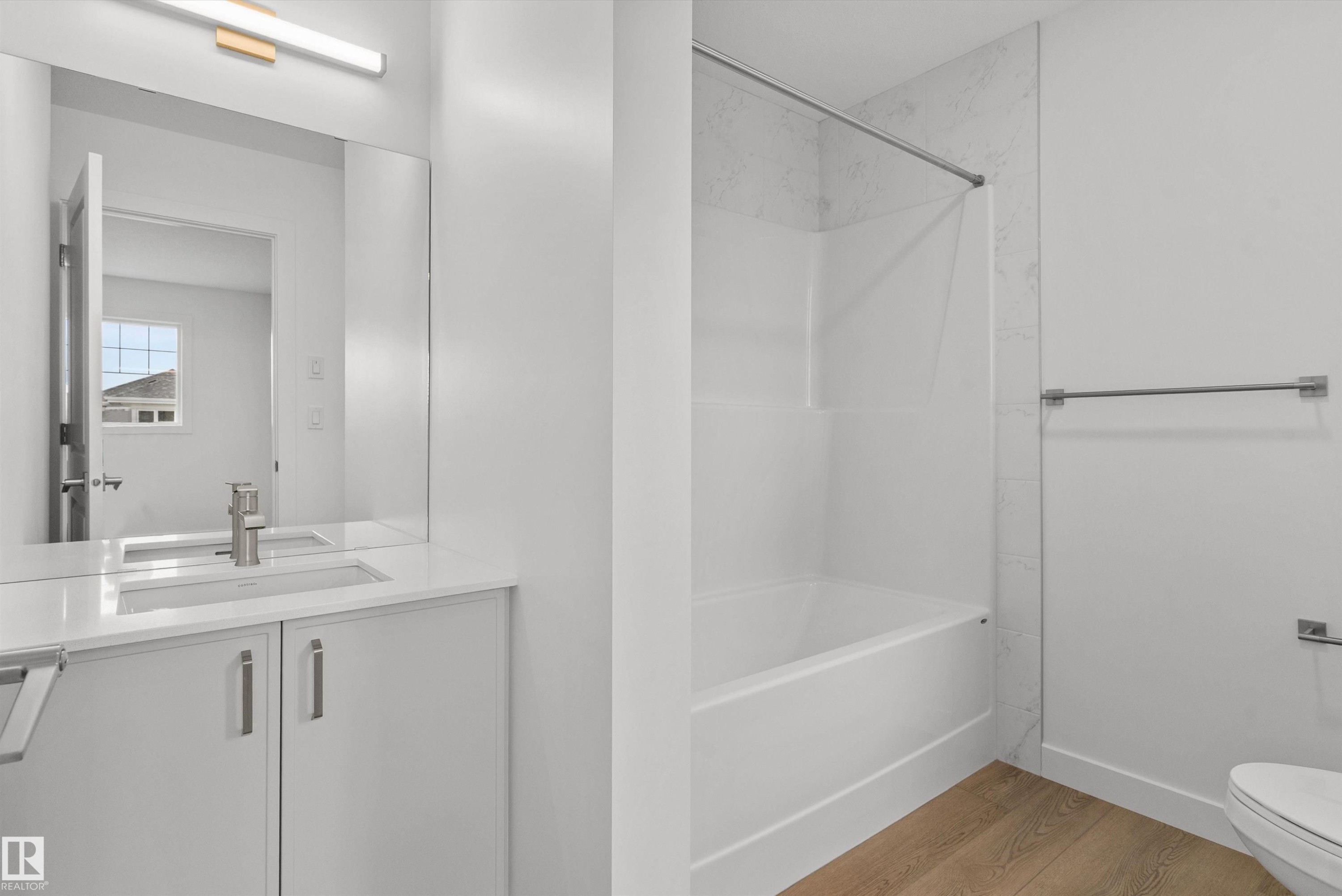 924 18 Avenue, Edmonton, AB - Indoor Photo Showing Bedroom