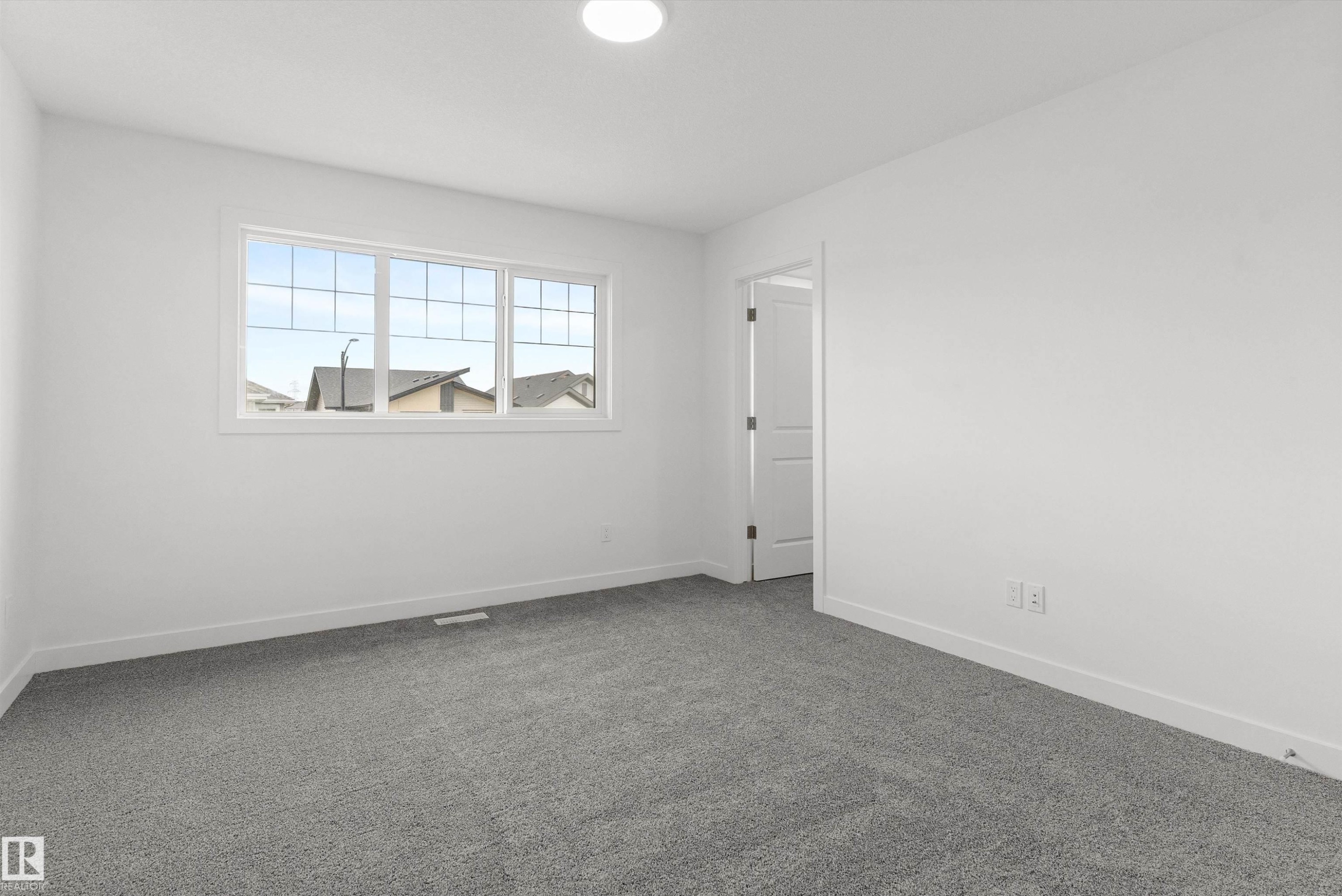 924 18 Avenue, Edmonton, AB - Indoor Photo Showing Bedroom
