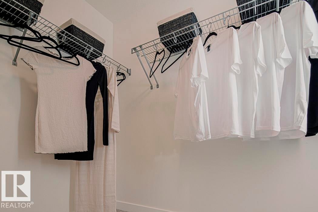 924 18 Avenue, Edmonton, AB - Indoor Photo Showing Other Room