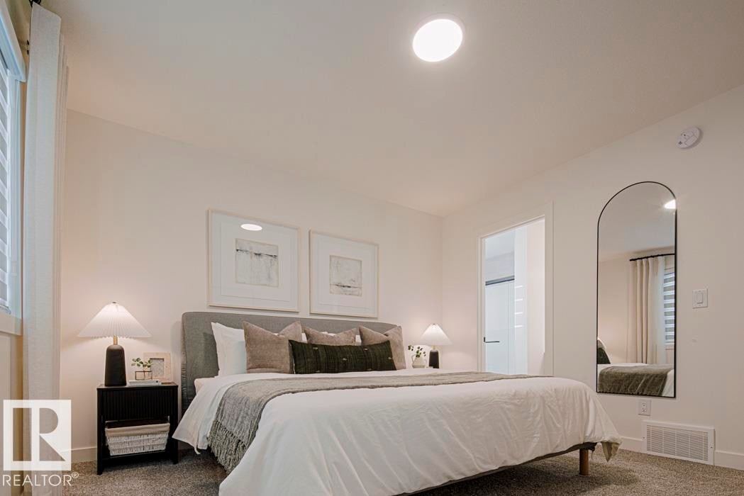 924 18 Avenue, Edmonton, AB - Indoor Photo Showing Bedroom