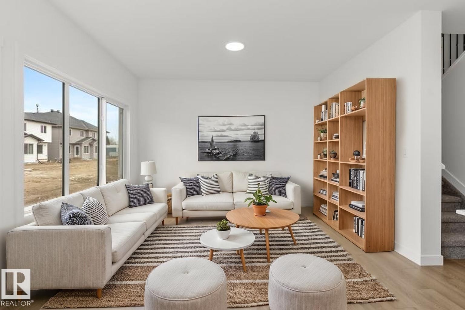 924 18 Avenue, Edmonton, AB - Indoor Photo Showing Kitchen With Upgraded Kitchen
