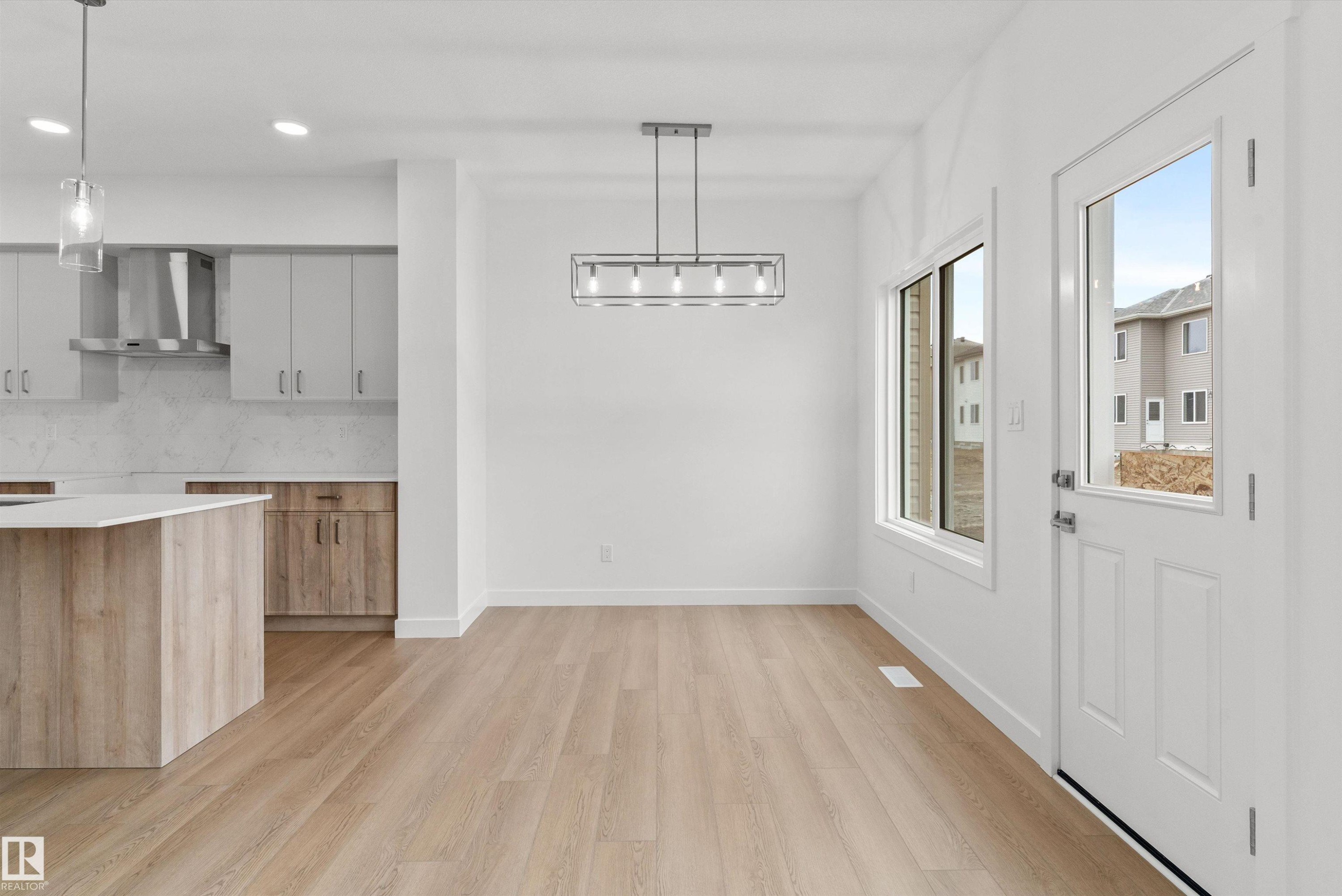 924 18 Avenue, Edmonton, AB - Indoor Photo Showing Kitchen