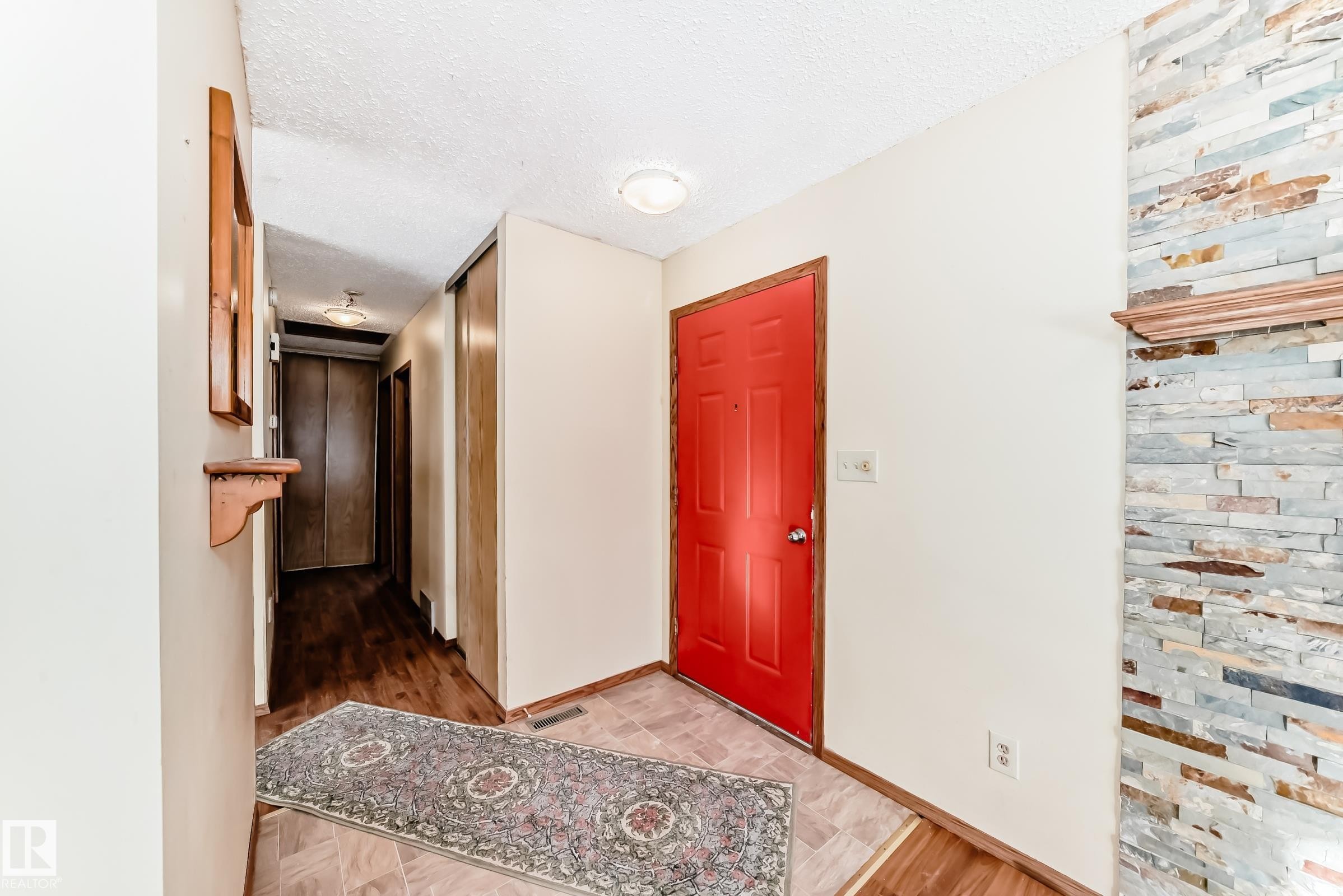 Entrance foyer - 100 23016 Twp Rd 504, Rural Leduc County, AB - Indoor Photo Showing Other Room