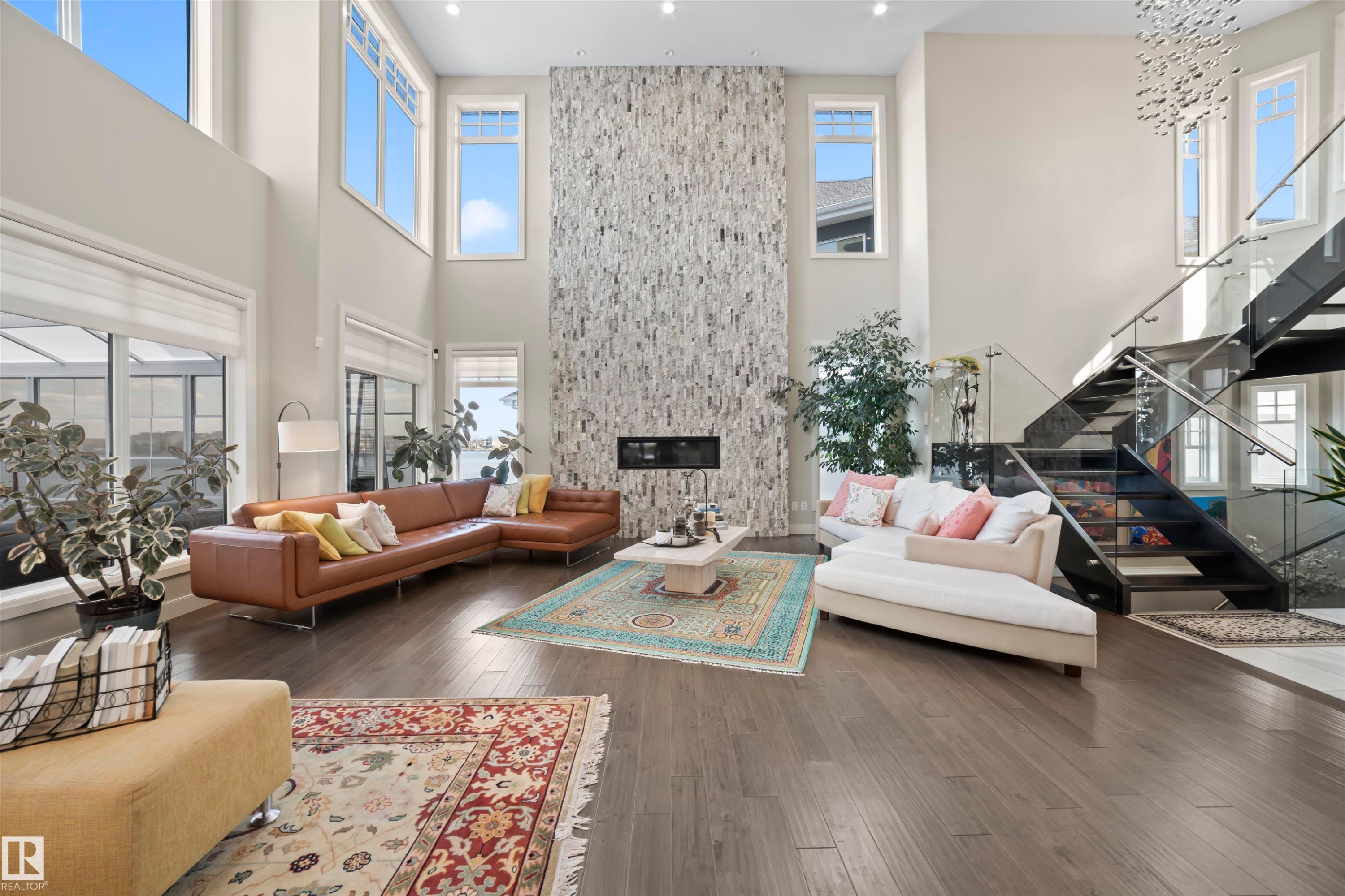 8948 20 Avenue, Edmonton, AB - Indoor Photo Showing Living Room