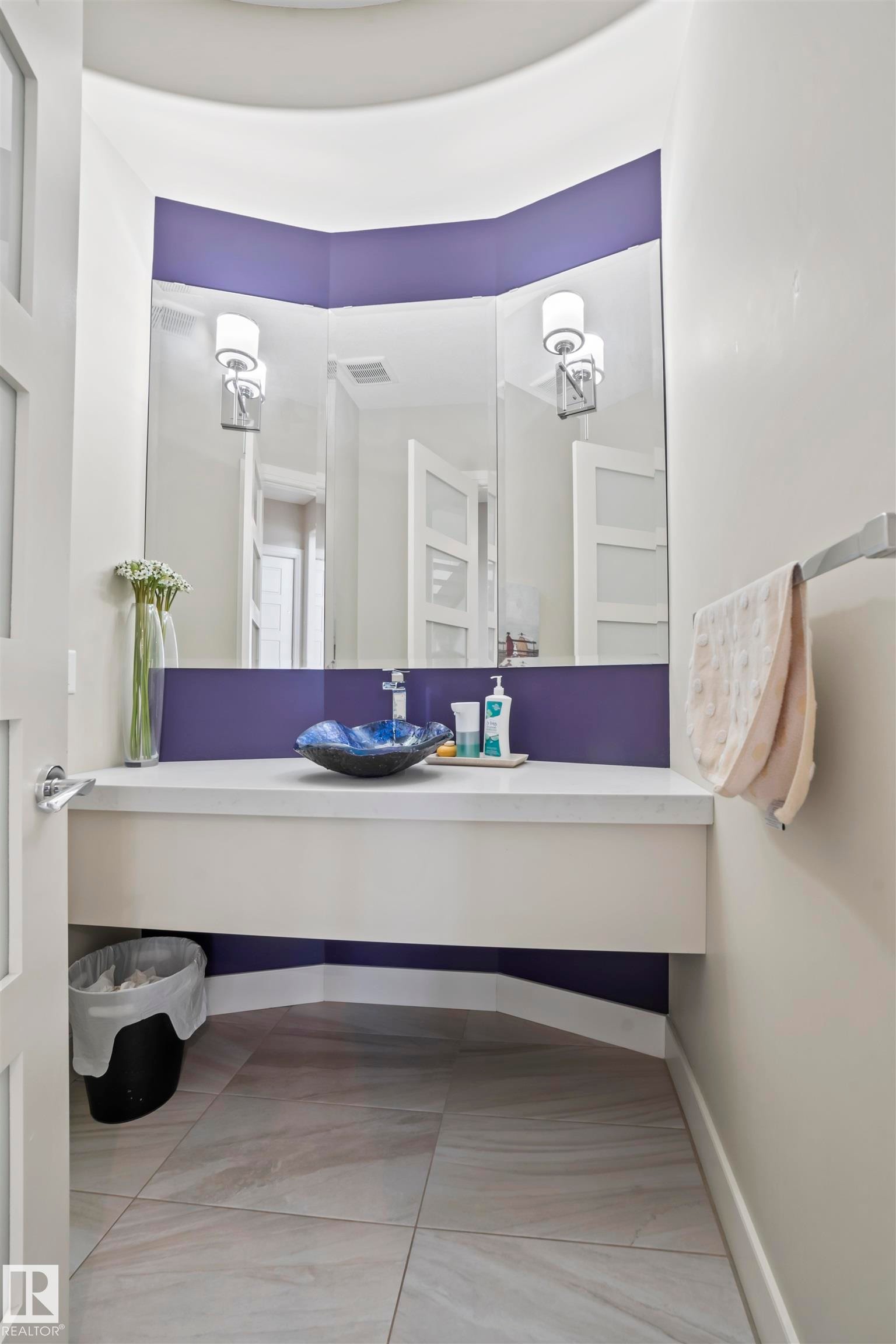 8948 20 Avenue, Edmonton, AB - Indoor