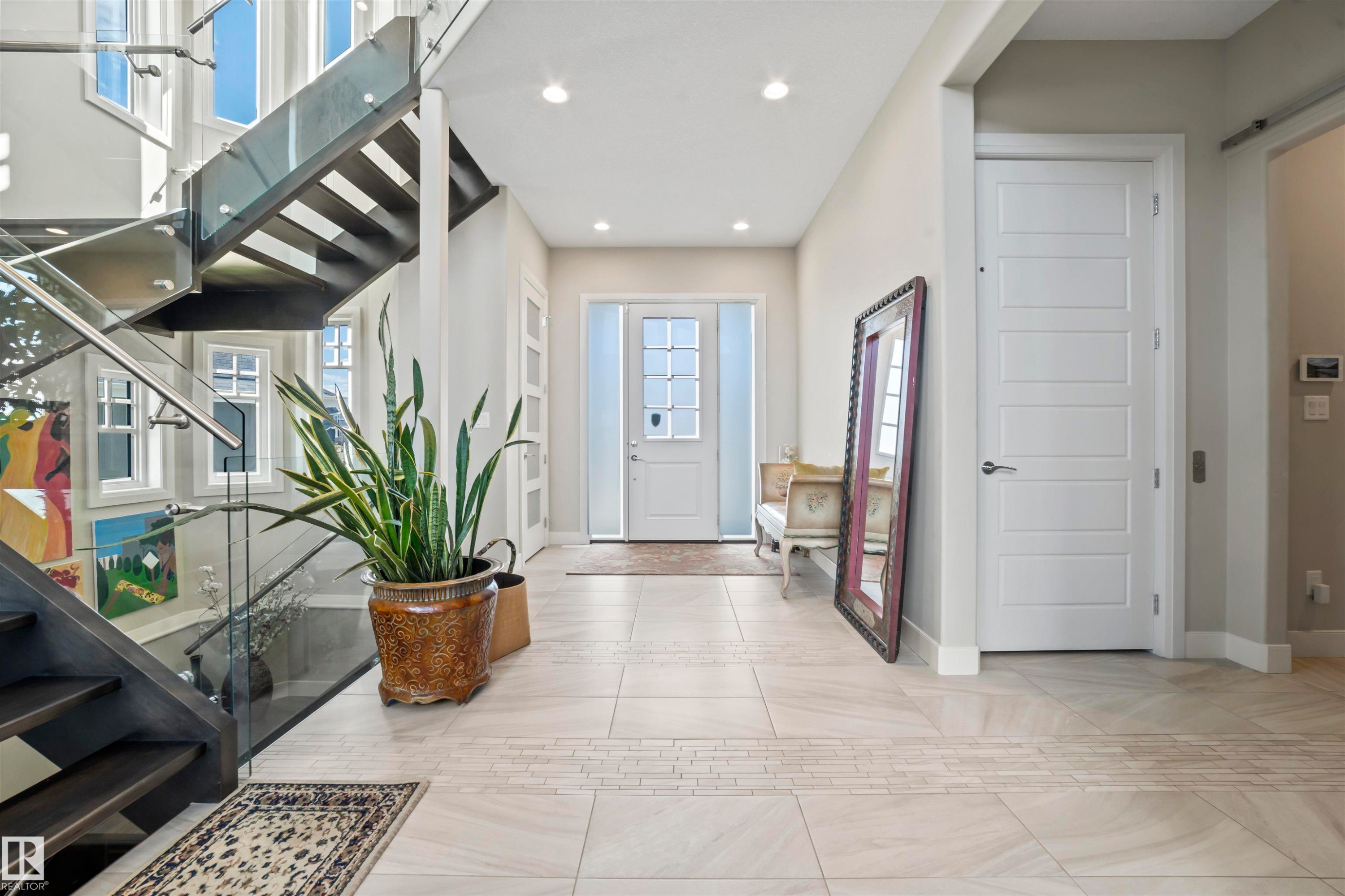 8948 20 Avenue, Edmonton, AB - Indoor Photo Showing Other Room