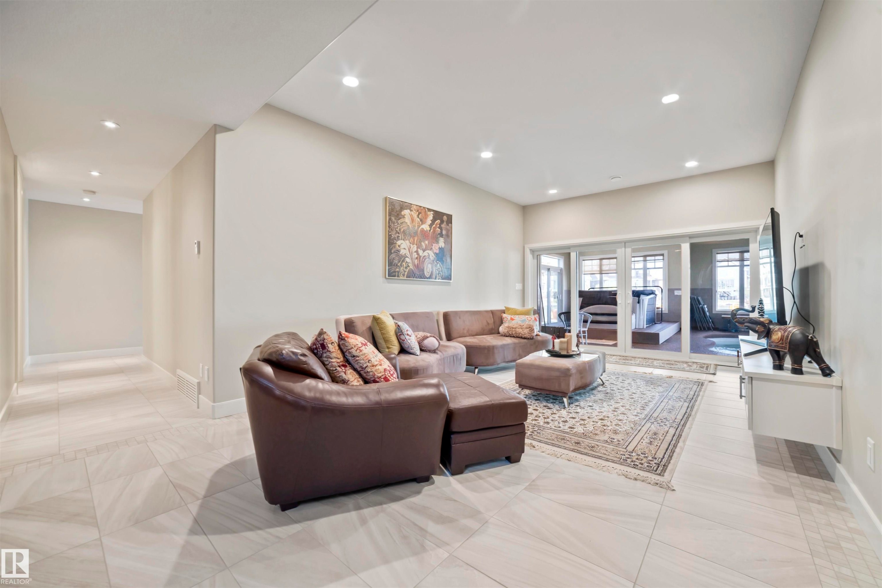 8948 20 Avenue, Edmonton, AB - Indoor