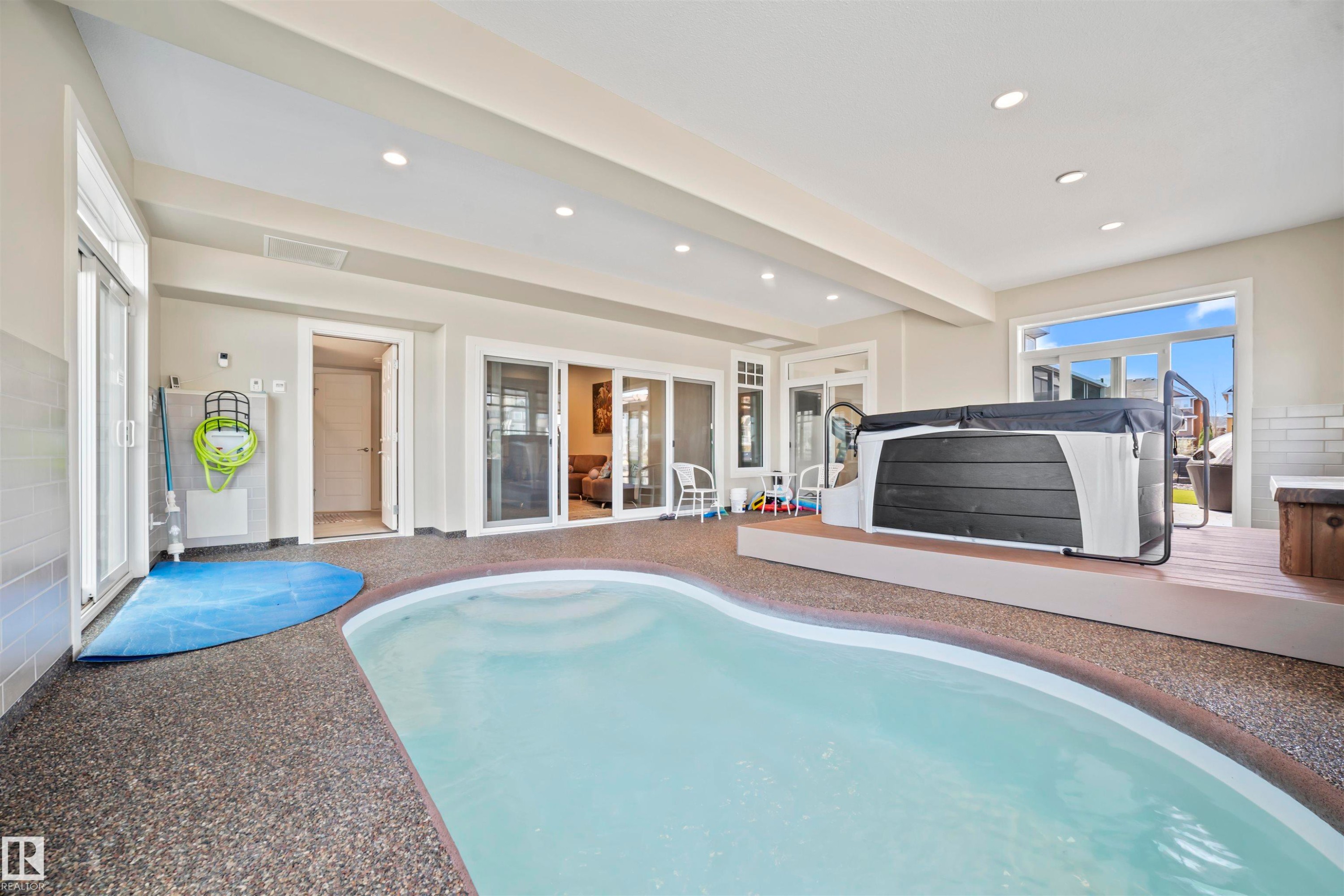 8948 20 Avenue, Edmonton, AB - Indoor Photo Showing Other Room