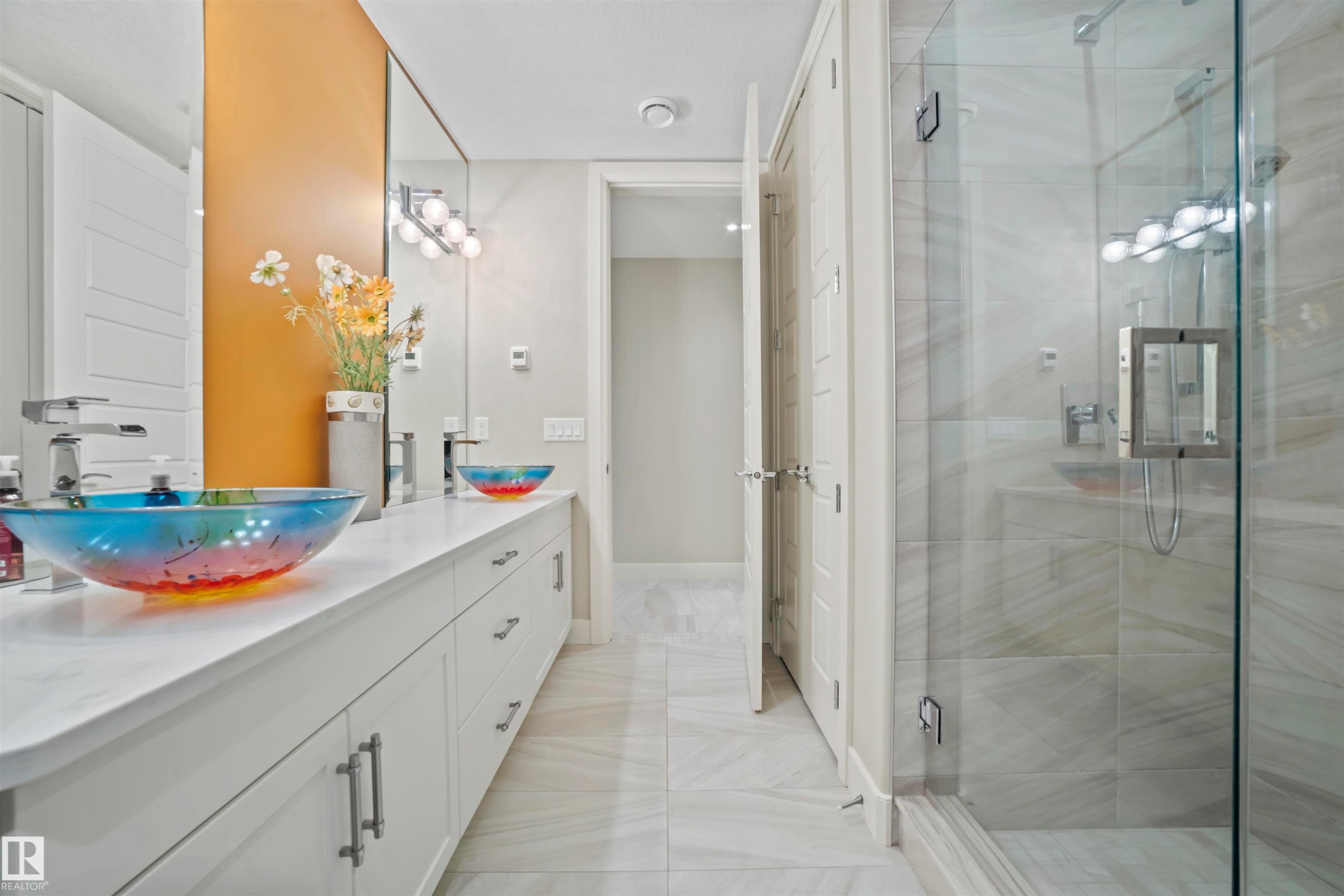 8948 20 Avenue, Edmonton, AB - Indoor Photo Showing Bathroom