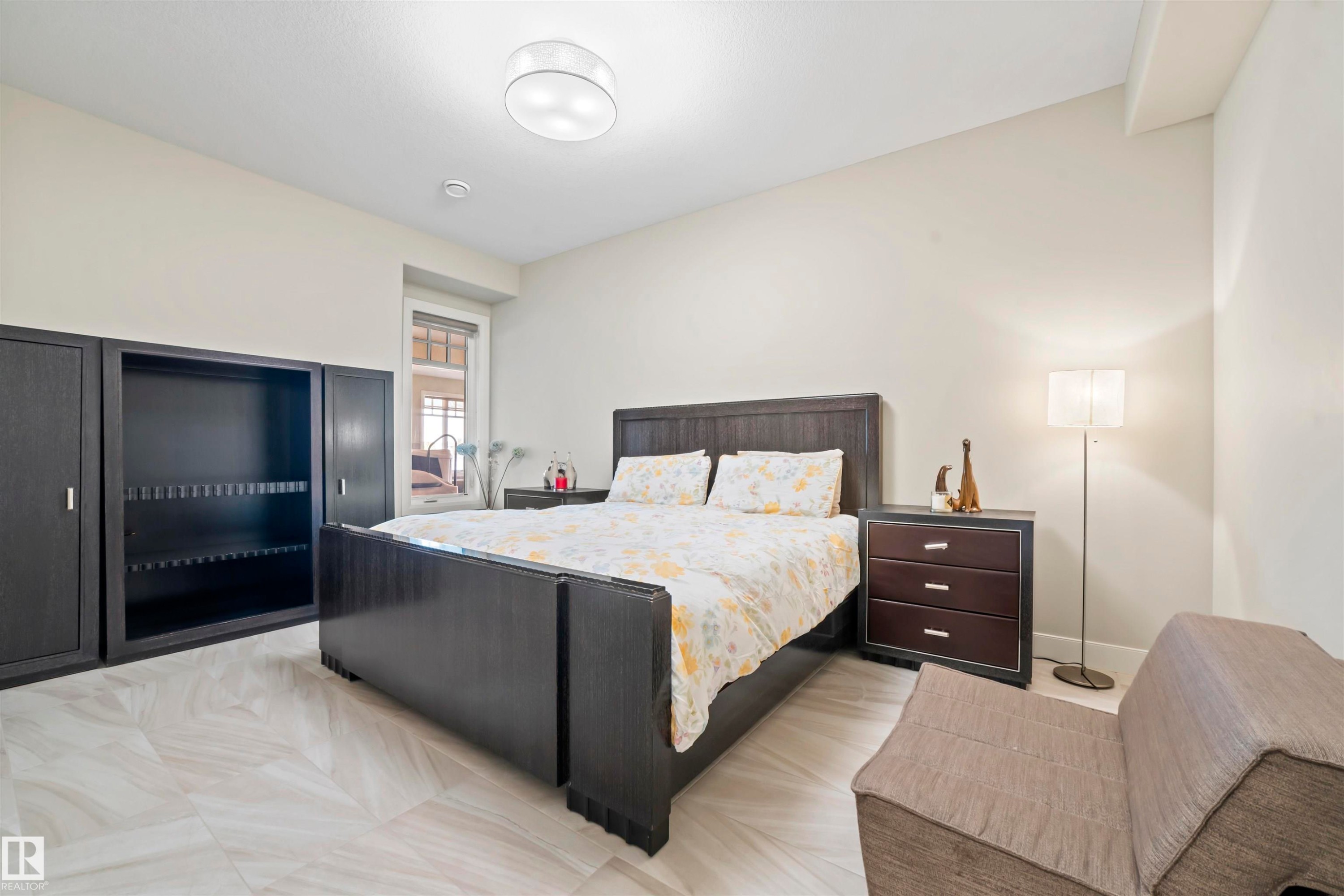 8948 20 Avenue, Edmonton, AB - Indoor Photo Showing Bedroom