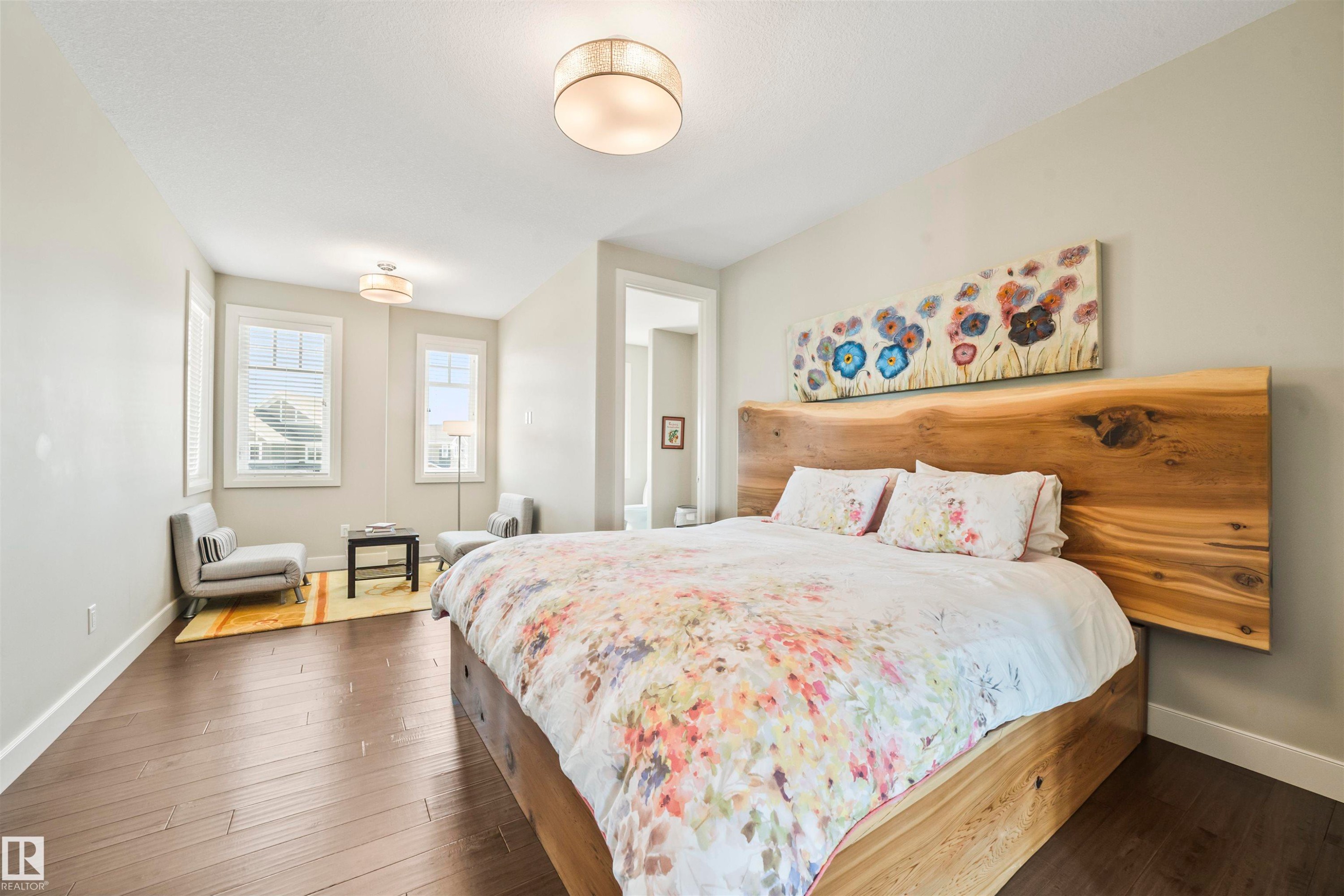 8948 20 Avenue, Edmonton, AB - Indoor Photo Showing Bedroom