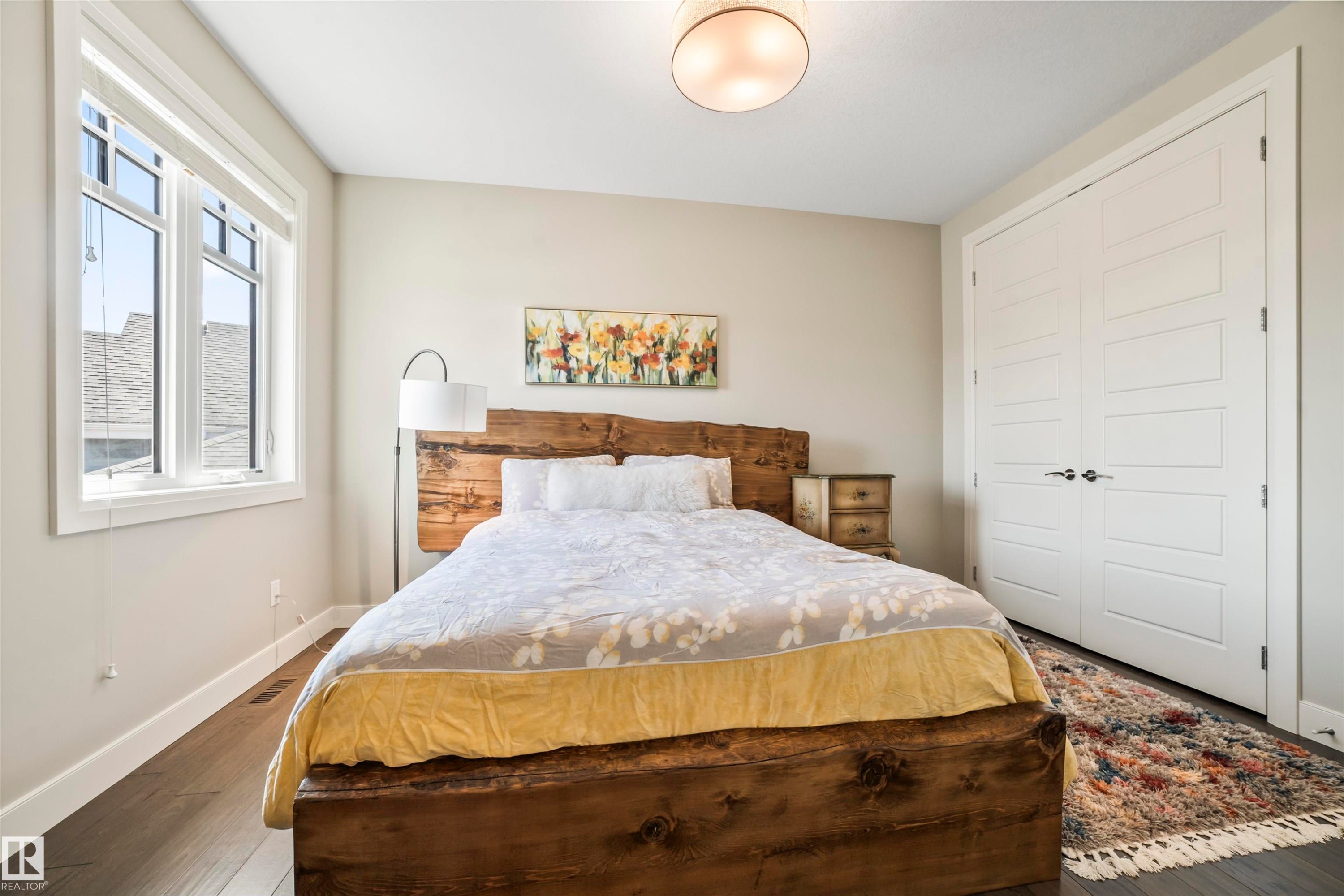 8948 20 Avenue, Edmonton, AB - Indoor Photo Showing Bedroom