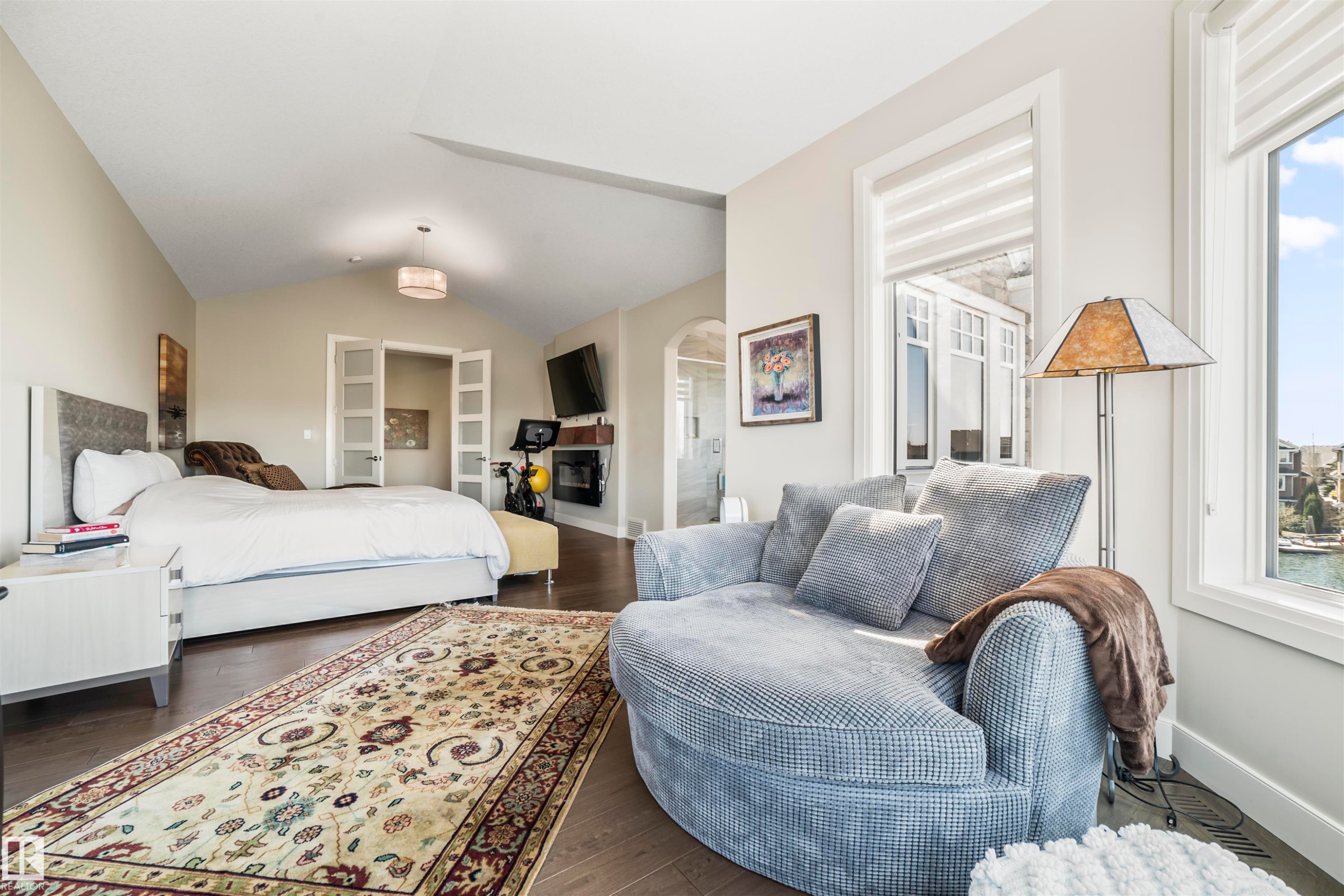 8948 20 Avenue, Edmonton, AB - Indoor Photo Showing Bedroom