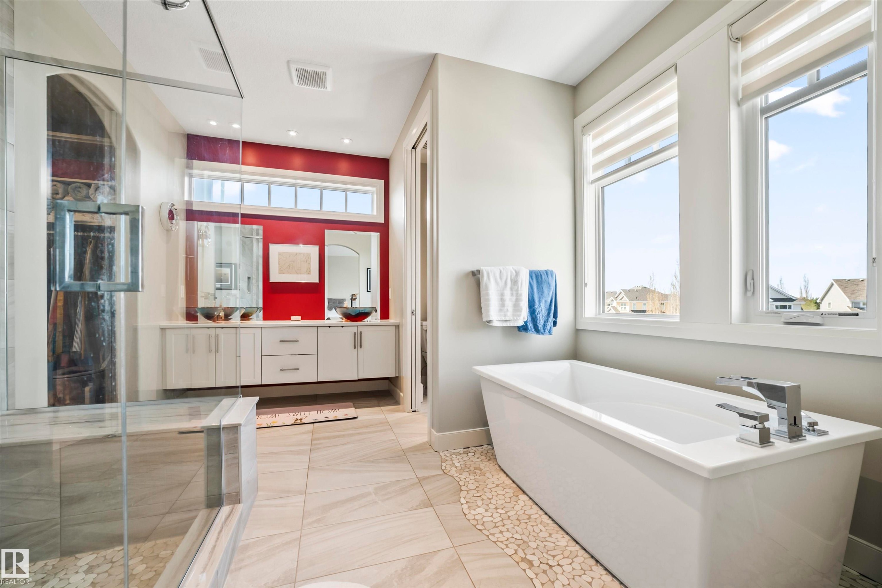 8948 20 Avenue, Edmonton, AB - Indoor Photo Showing Bathroom