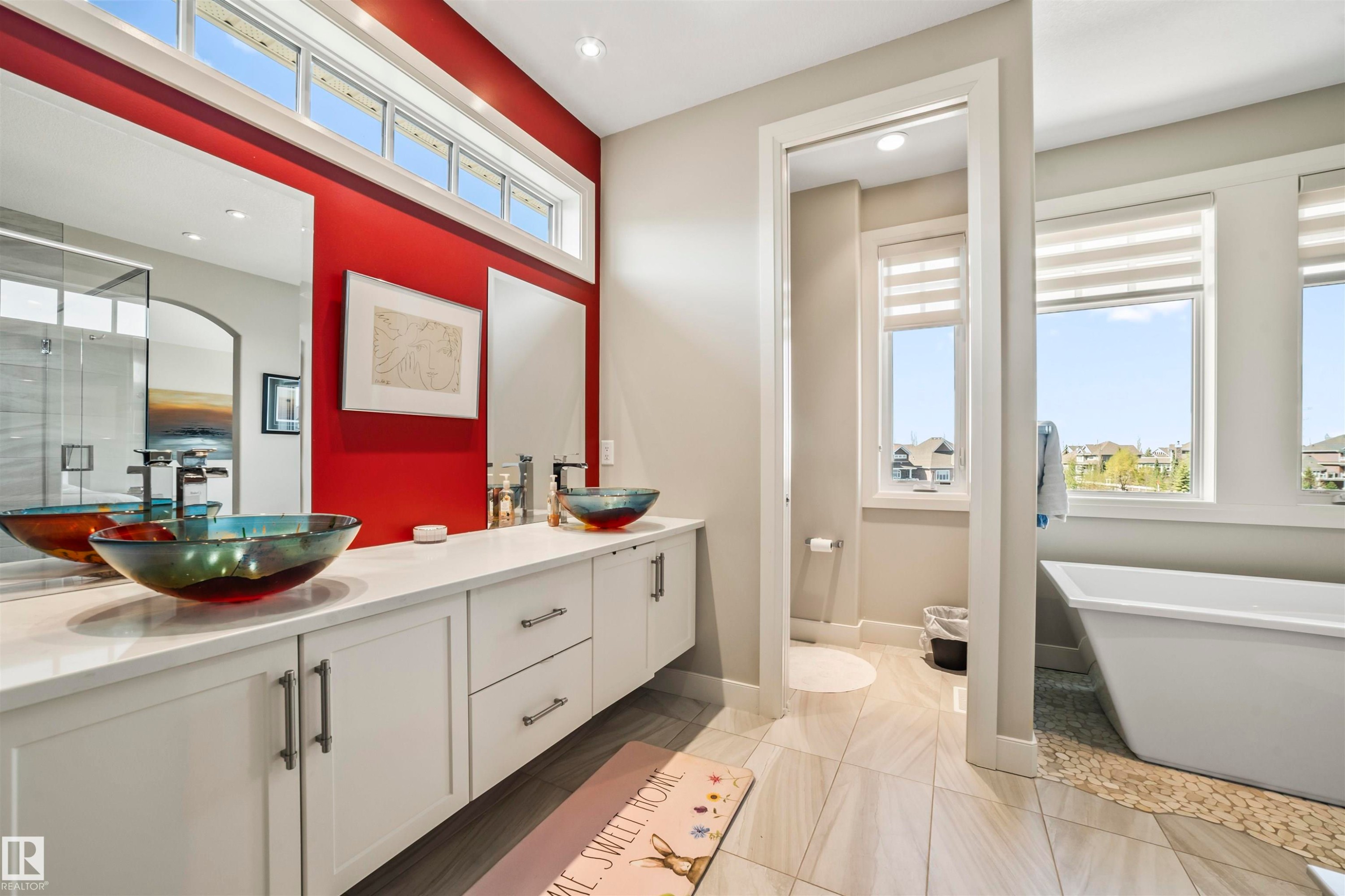 8948 20 Avenue, Edmonton, AB - Indoor Photo Showing Bathroom