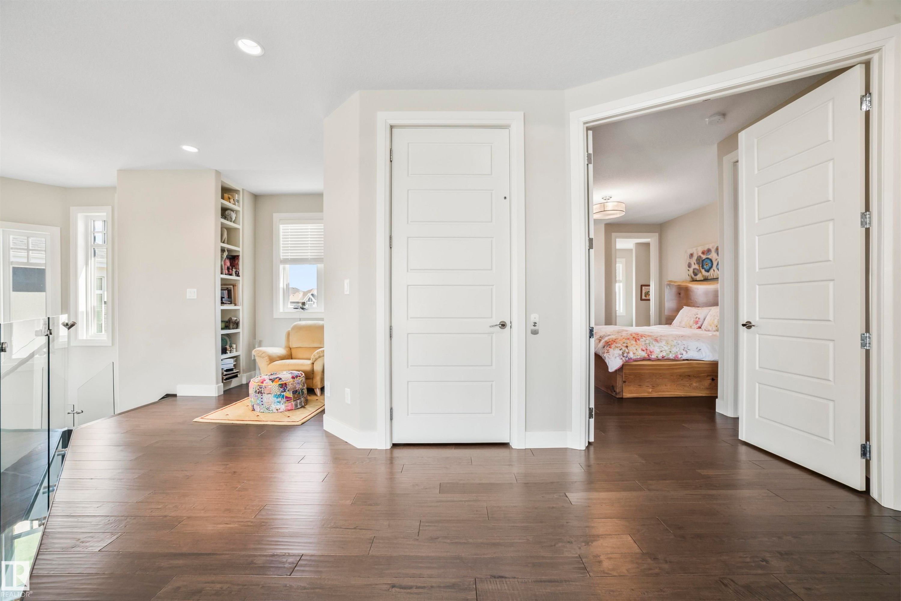 8948 20 Avenue, Edmonton, AB - Indoor Photo Showing Other Room