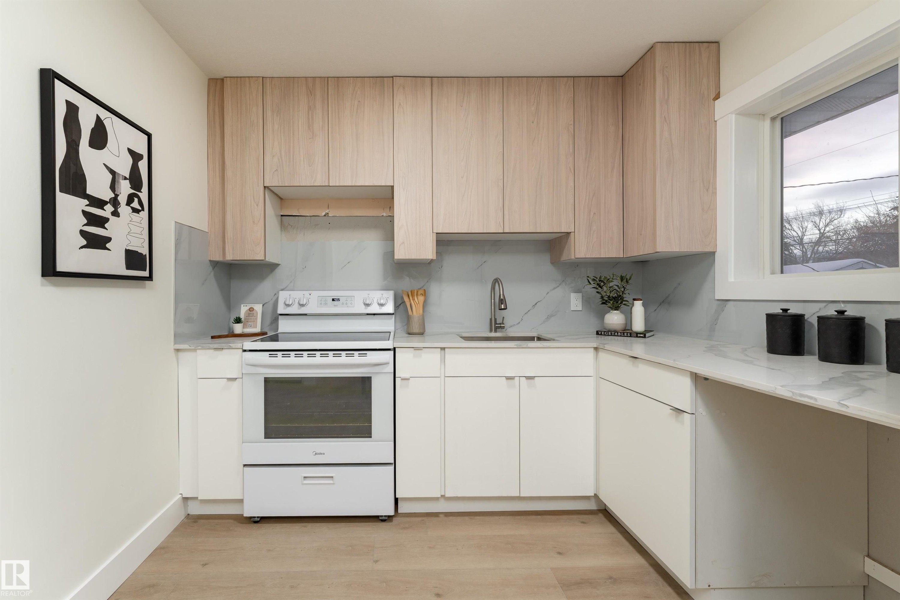 12220 51 Street, Edmonton, AB - Indoor Photo Showing Kitchen