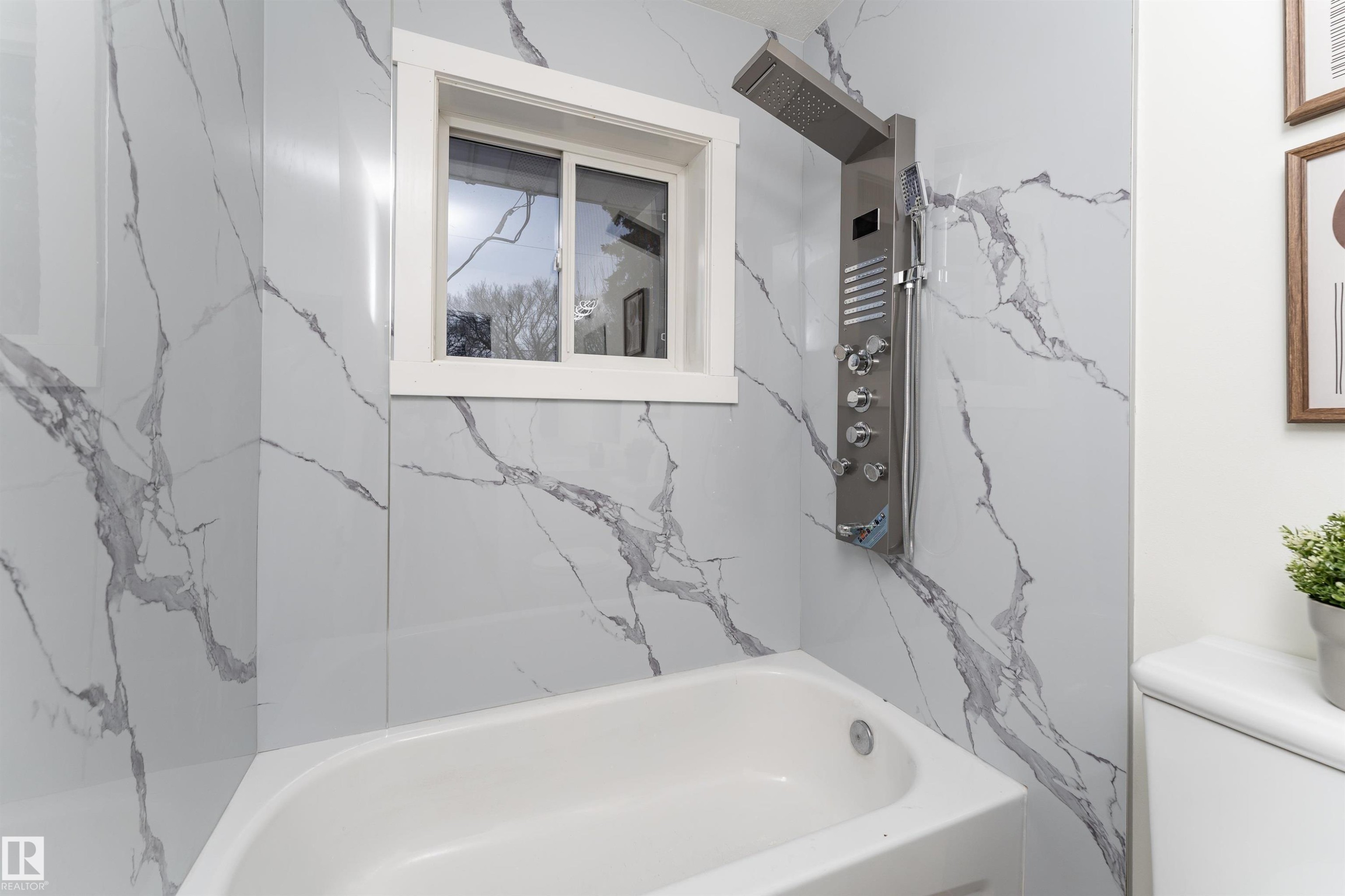 12220 51 Street, Edmonton, AB - Indoor Photo Showing Bathroom