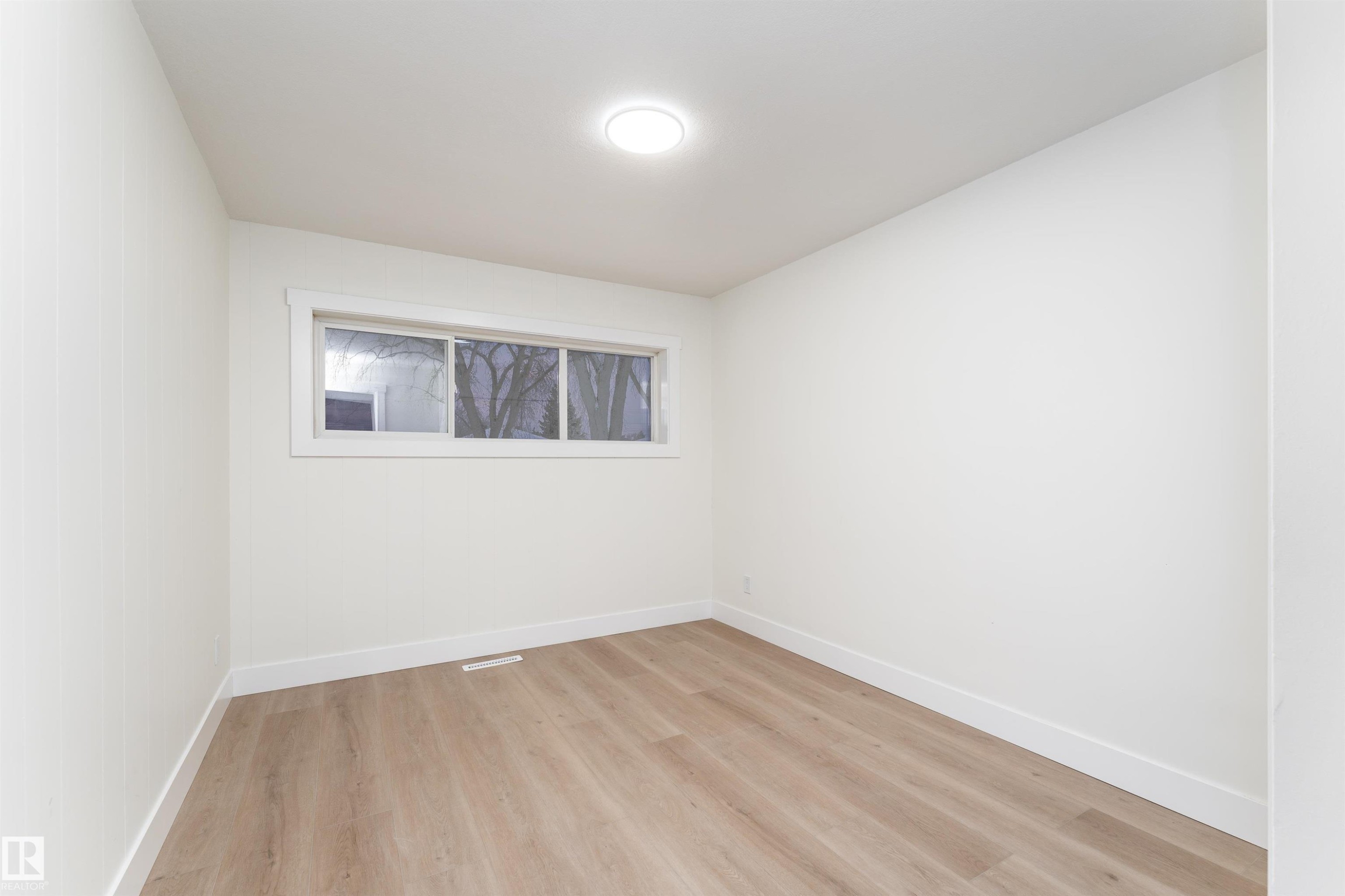 12220 51 Street, Edmonton, AB - Indoor Photo Showing Other Room