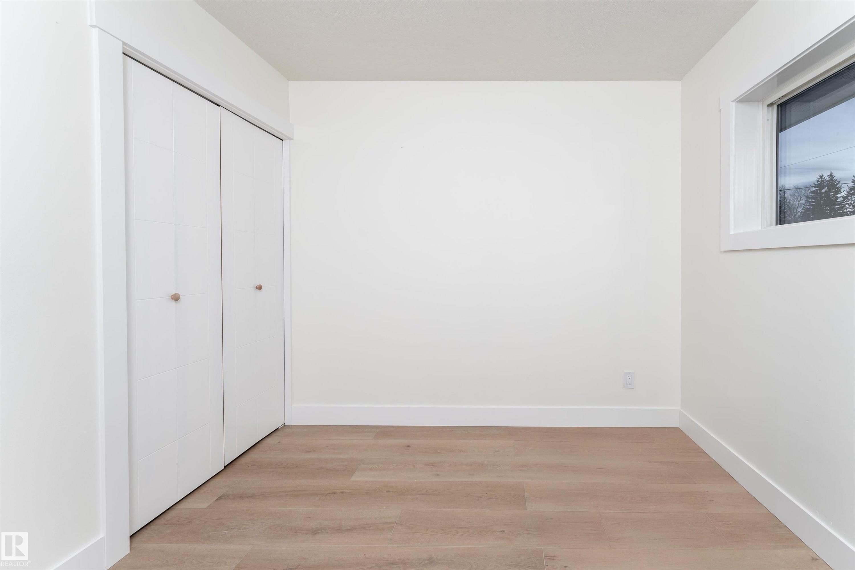 12220 51 Street, Edmonton, AB - Indoor Photo Showing Other Room