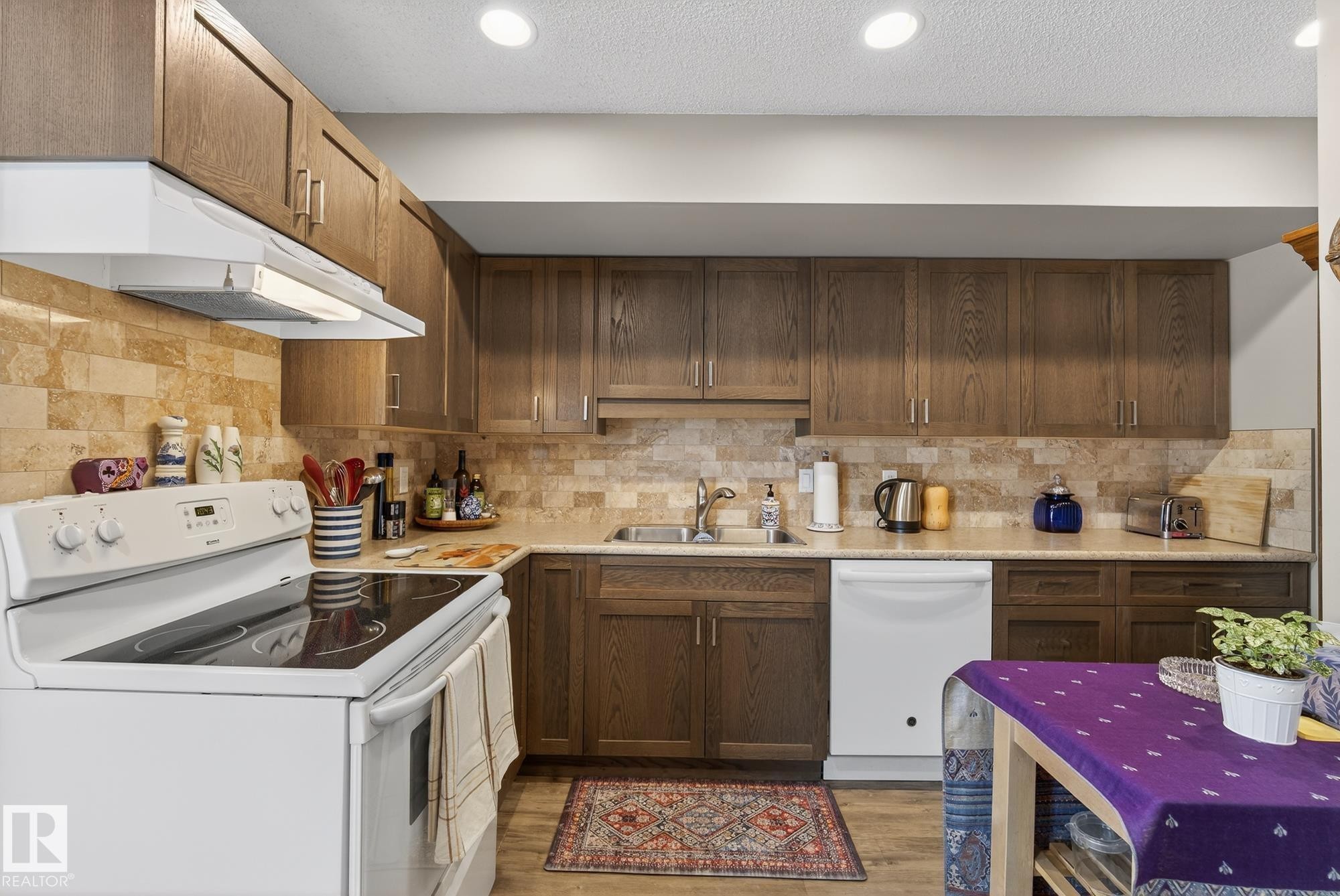 79 Grandview Ridge, St. Albert, AB - Indoor Photo Showing Kitchen With Double Sink