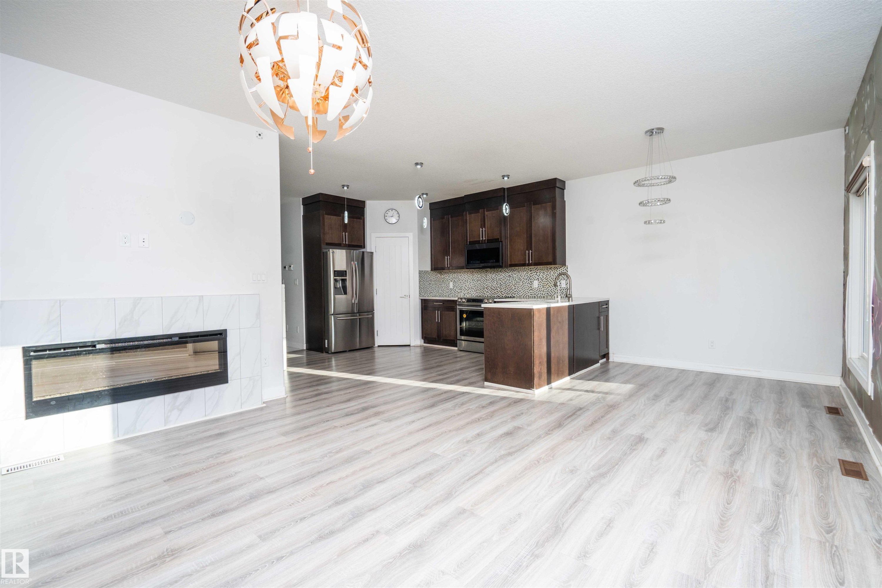 2021 15 Avenue, Edmonton, AB - Indoor With Fireplace
