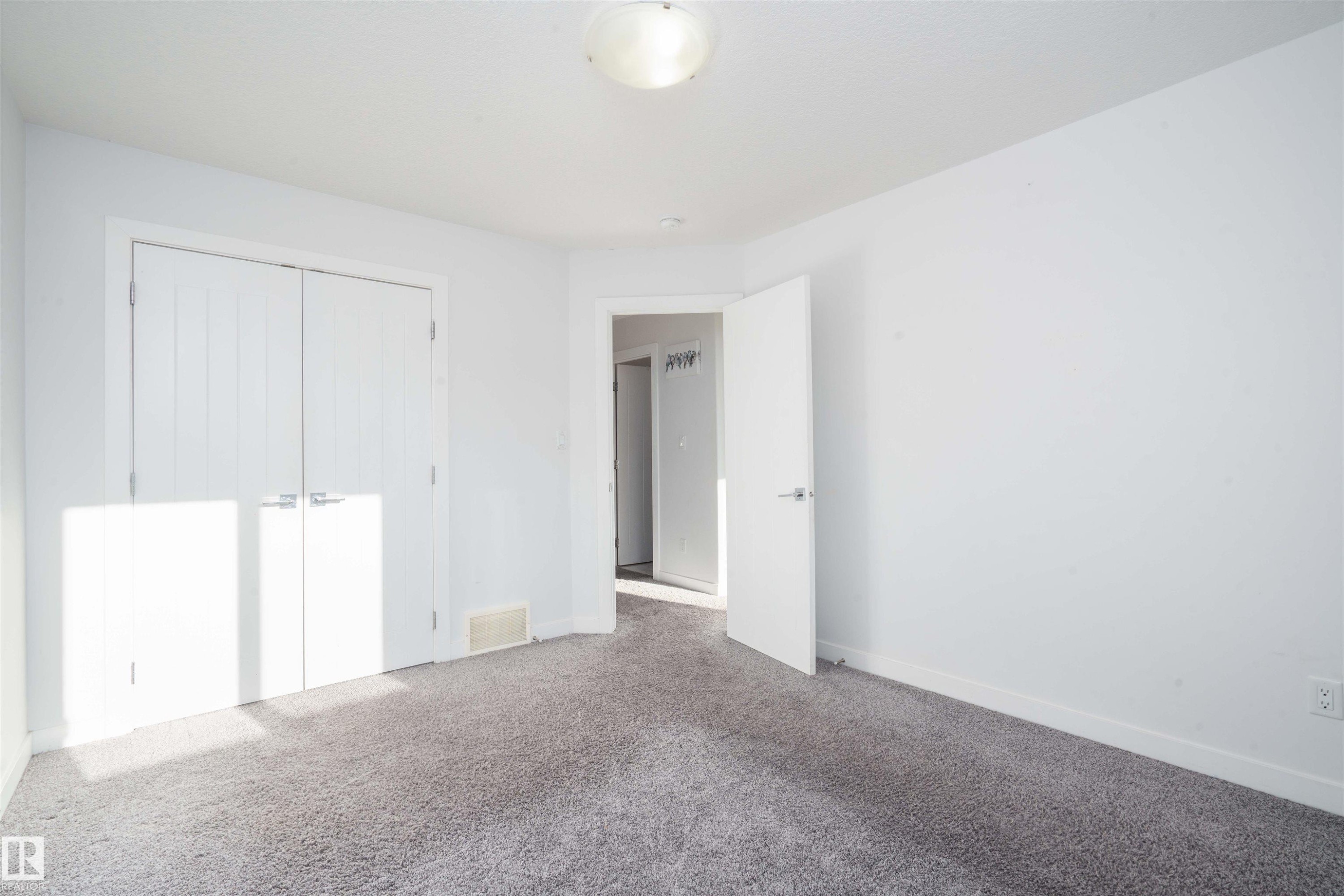 2021 15 Avenue, Edmonton, AB - Indoor