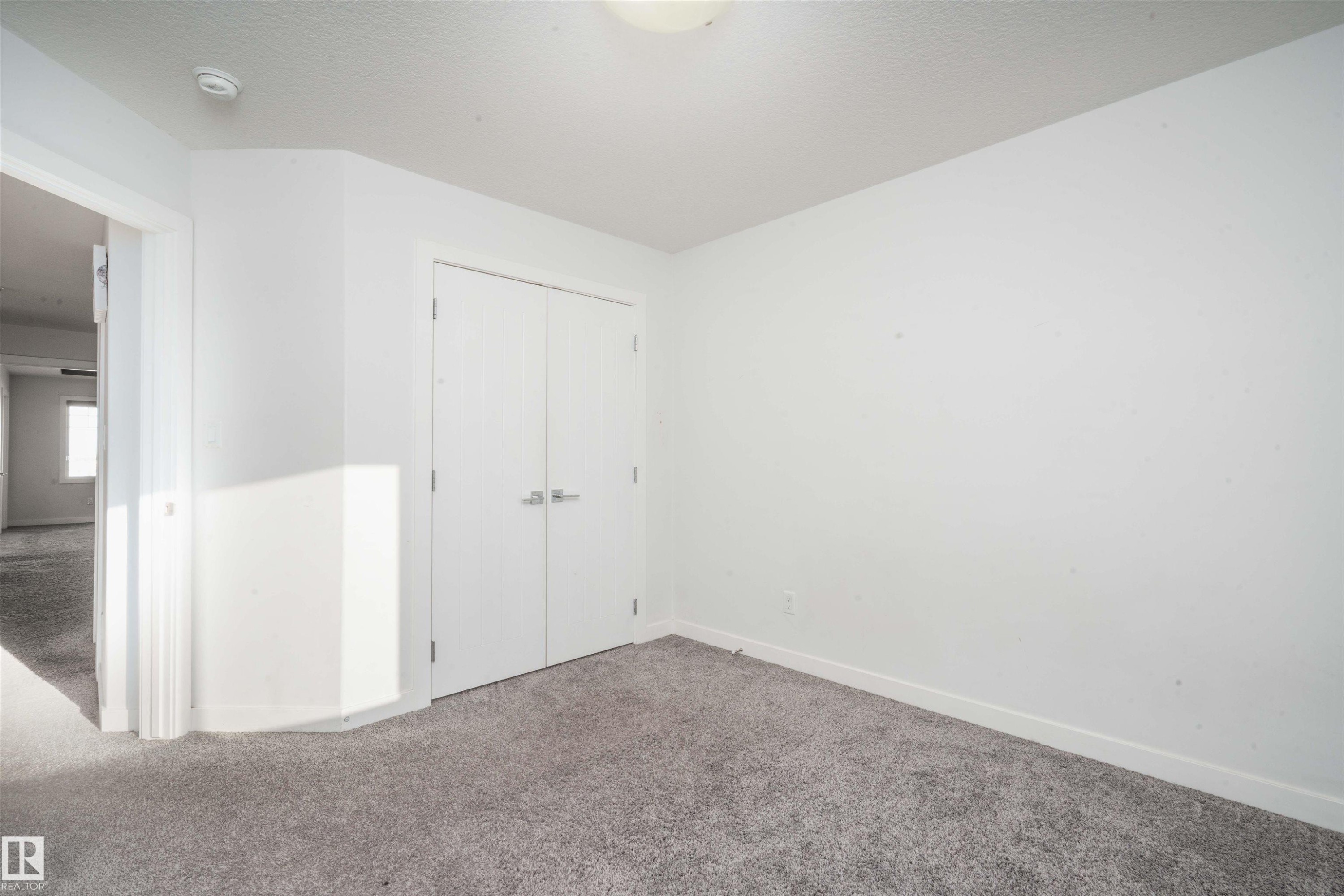 2021 15 Avenue, Edmonton, AB - Indoor Photo Showing Other Room
