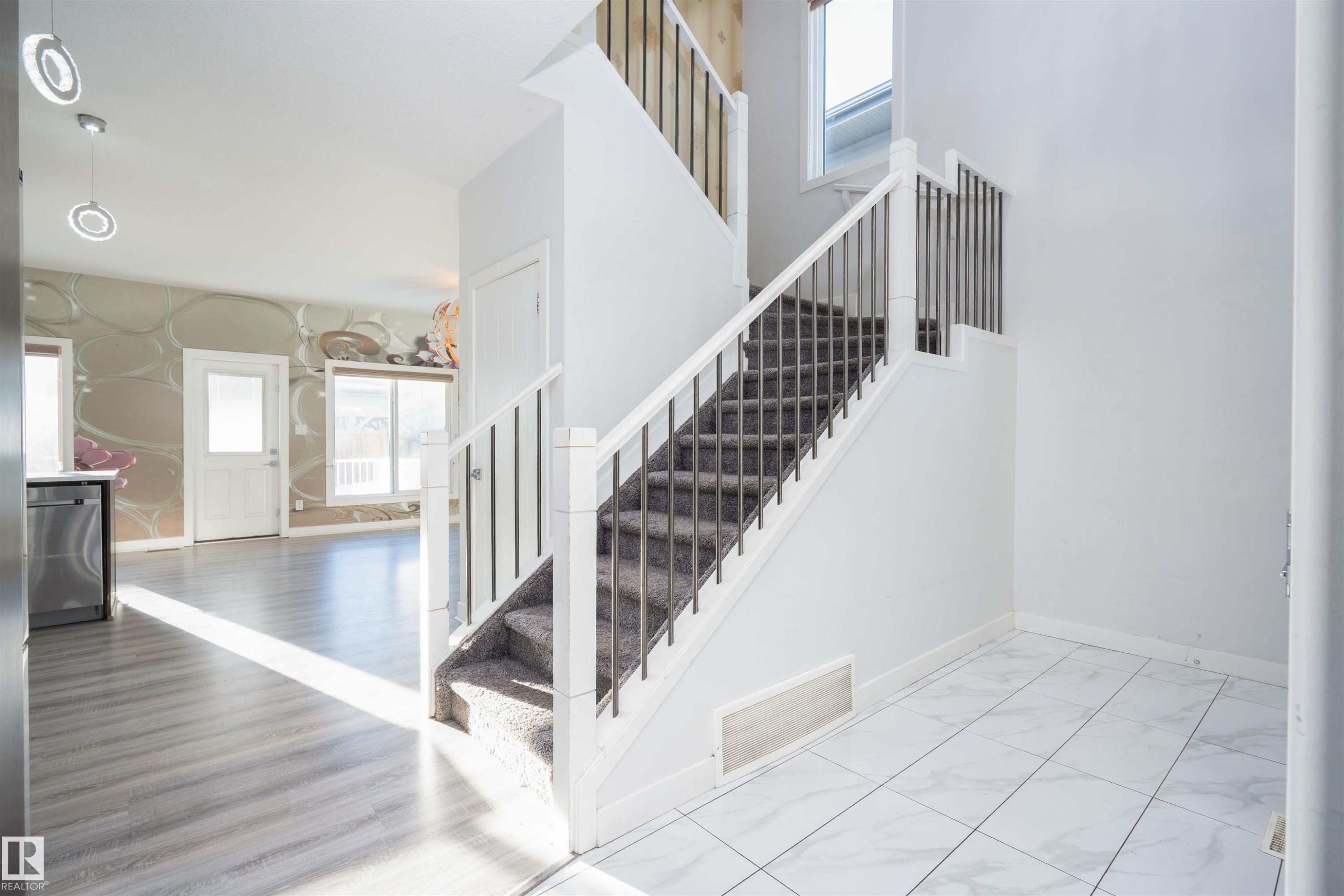 2021 15 Avenue, Edmonton, AB - Indoor Photo Showing Other Room
