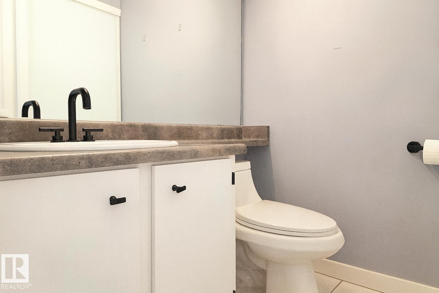 2 10205 158 Avenue, Edmonton, AB - Indoor Photo Showing Bathroom