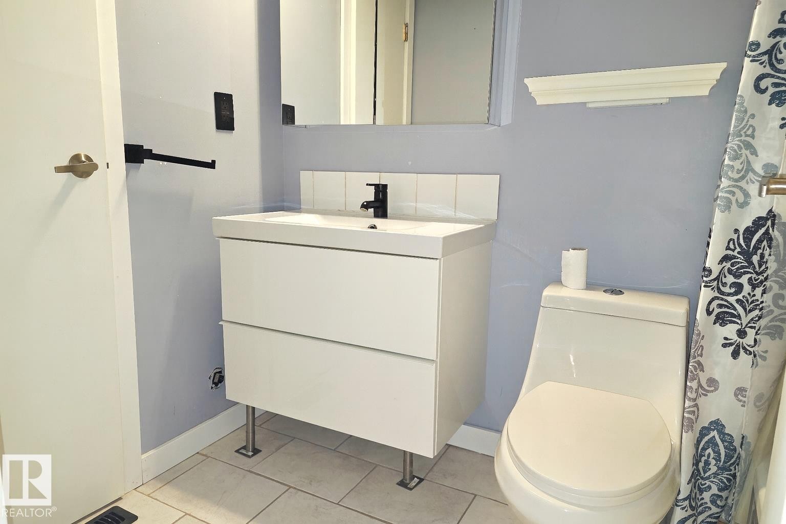 2 10205 158 Avenue, Edmonton, AB - Indoor Photo Showing Bathroom