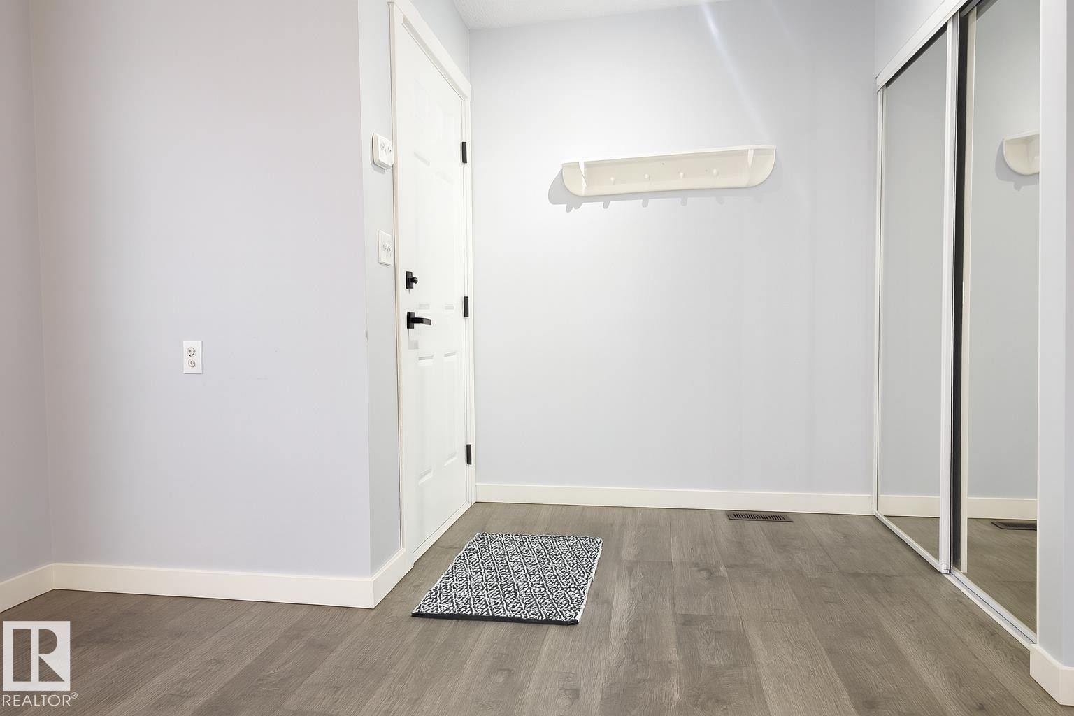 2 10205 158 Avenue, Edmonton, AB - Indoor Photo Showing Other Room