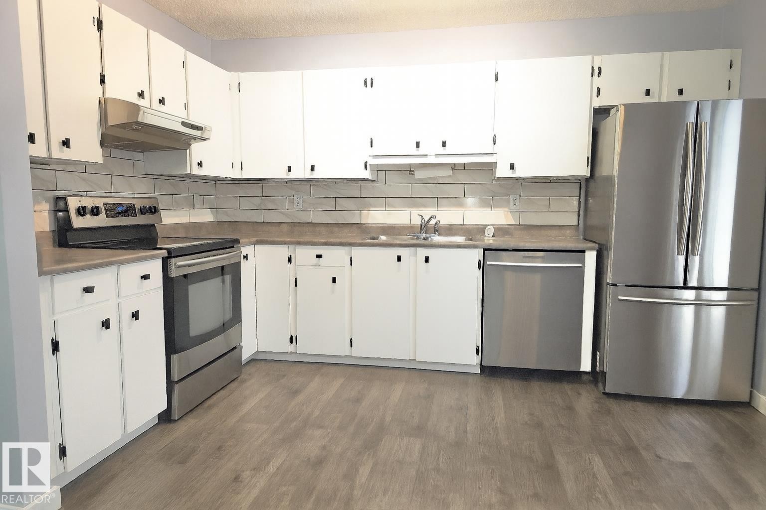 2 10205 158 Avenue, Edmonton, AB - Indoor Photo Showing Kitchen With Stainless Steel Kitchen With Double Sink
