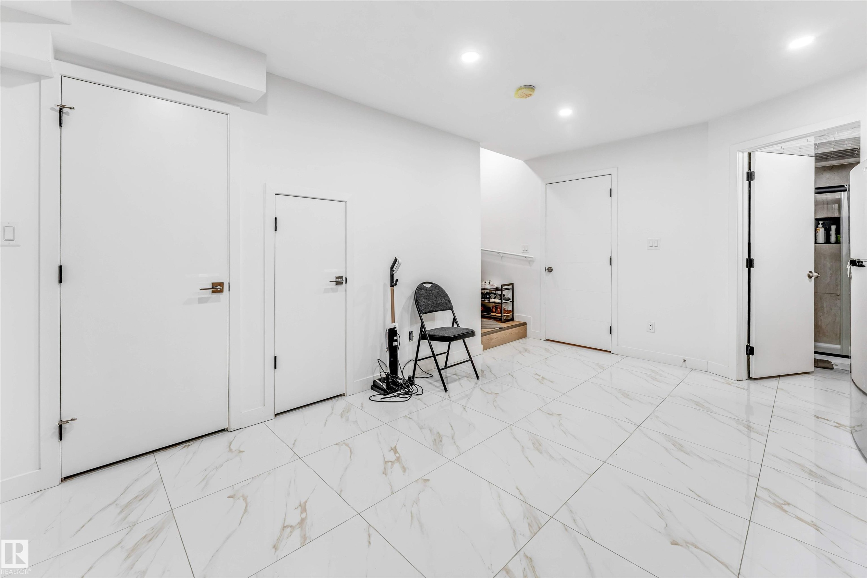 1217 Watt Drive, Edmonton, AB - Indoor Photo Showing Other Room