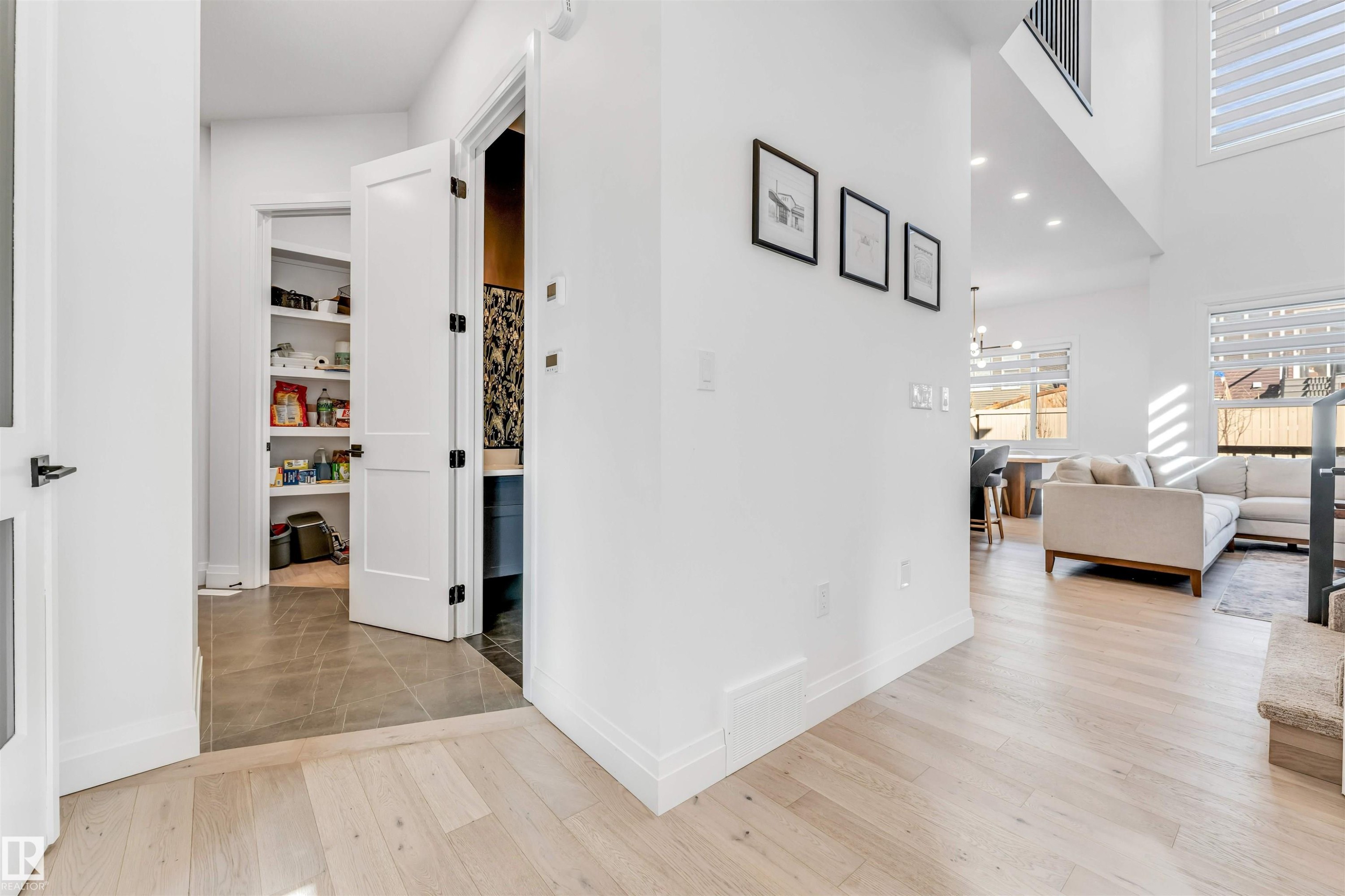 6464 Elston Loop, Edmonton, AB - Indoor