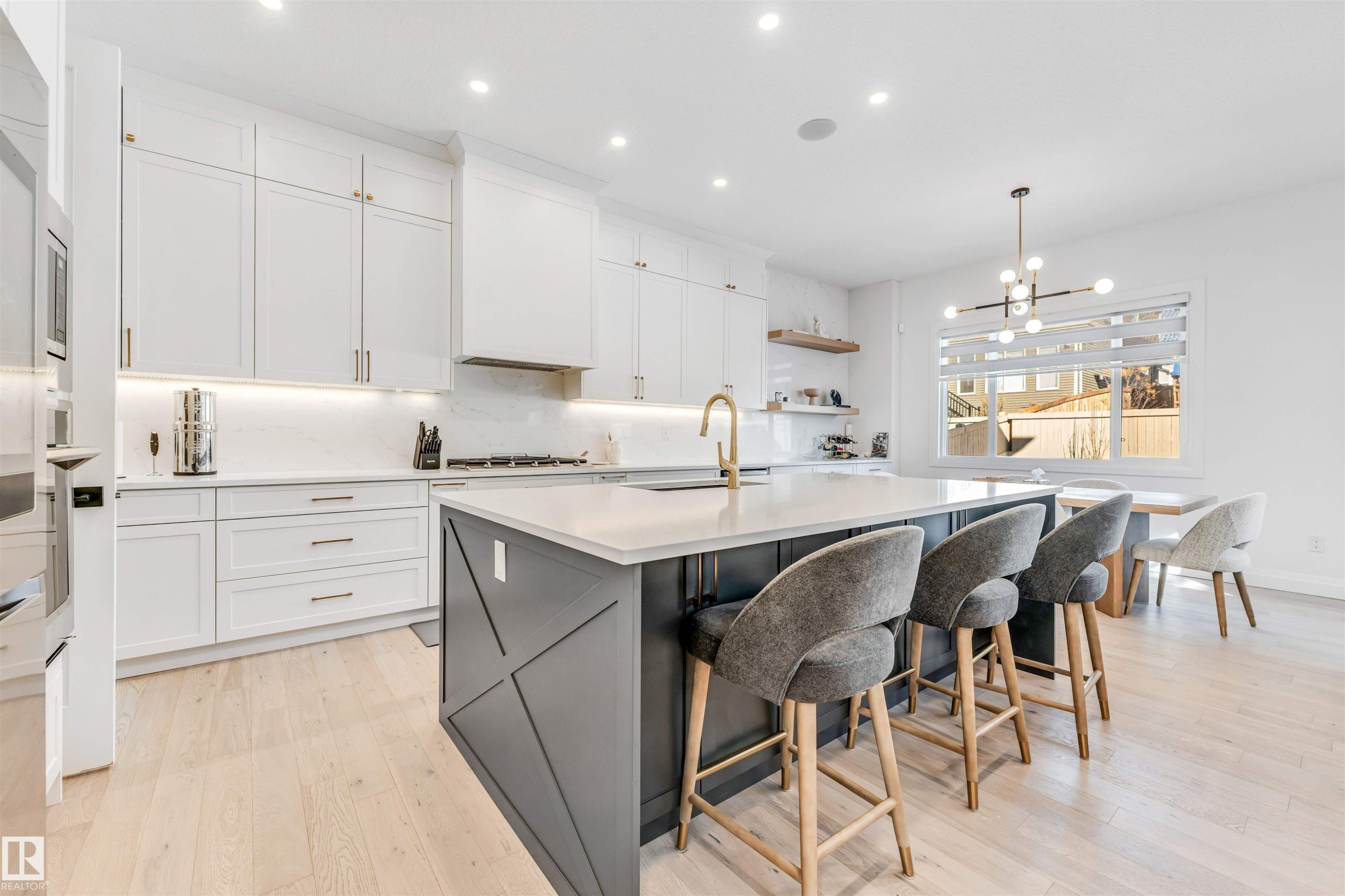 6464 Elston Loop, Edmonton, AB - Indoor Photo Showing Kitchen With Upgraded Kitchen