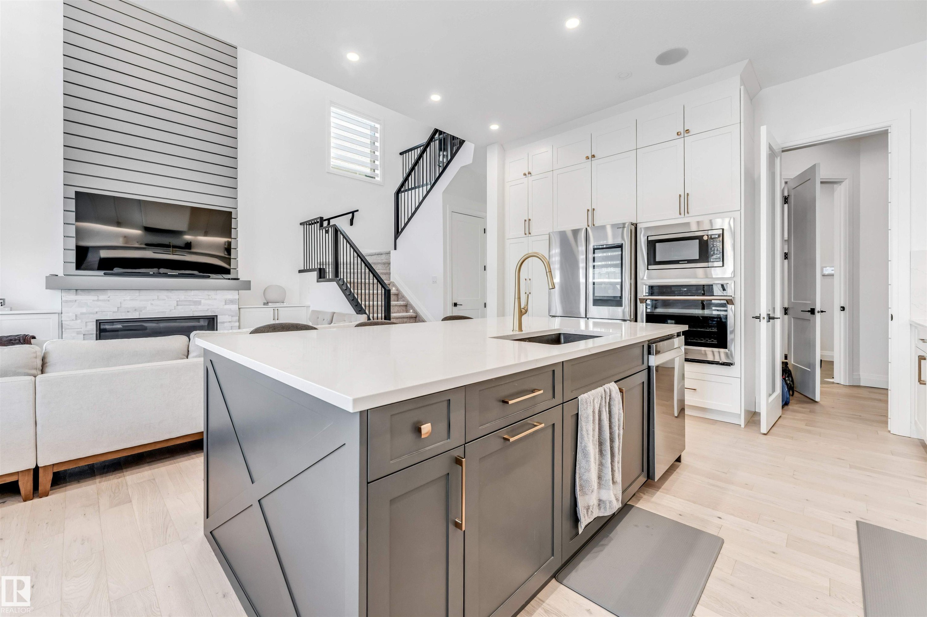 6464 Elston Loop, Edmonton, AB - Indoor Photo Showing Kitchen With Fireplace With Upgraded Kitchen