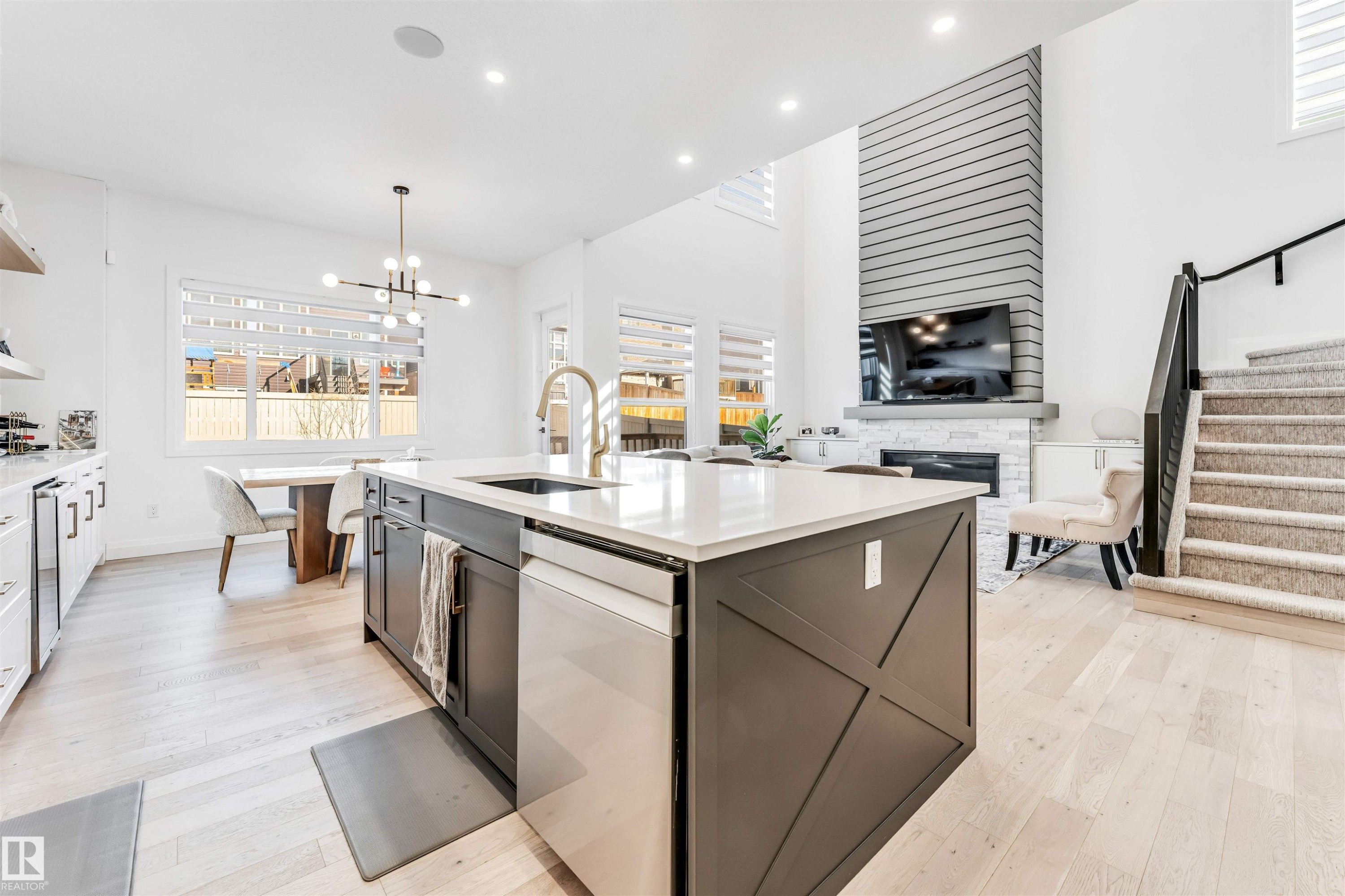 6464 Elston Loop, Edmonton, AB - Indoor Photo Showing Kitchen With Upgraded Kitchen