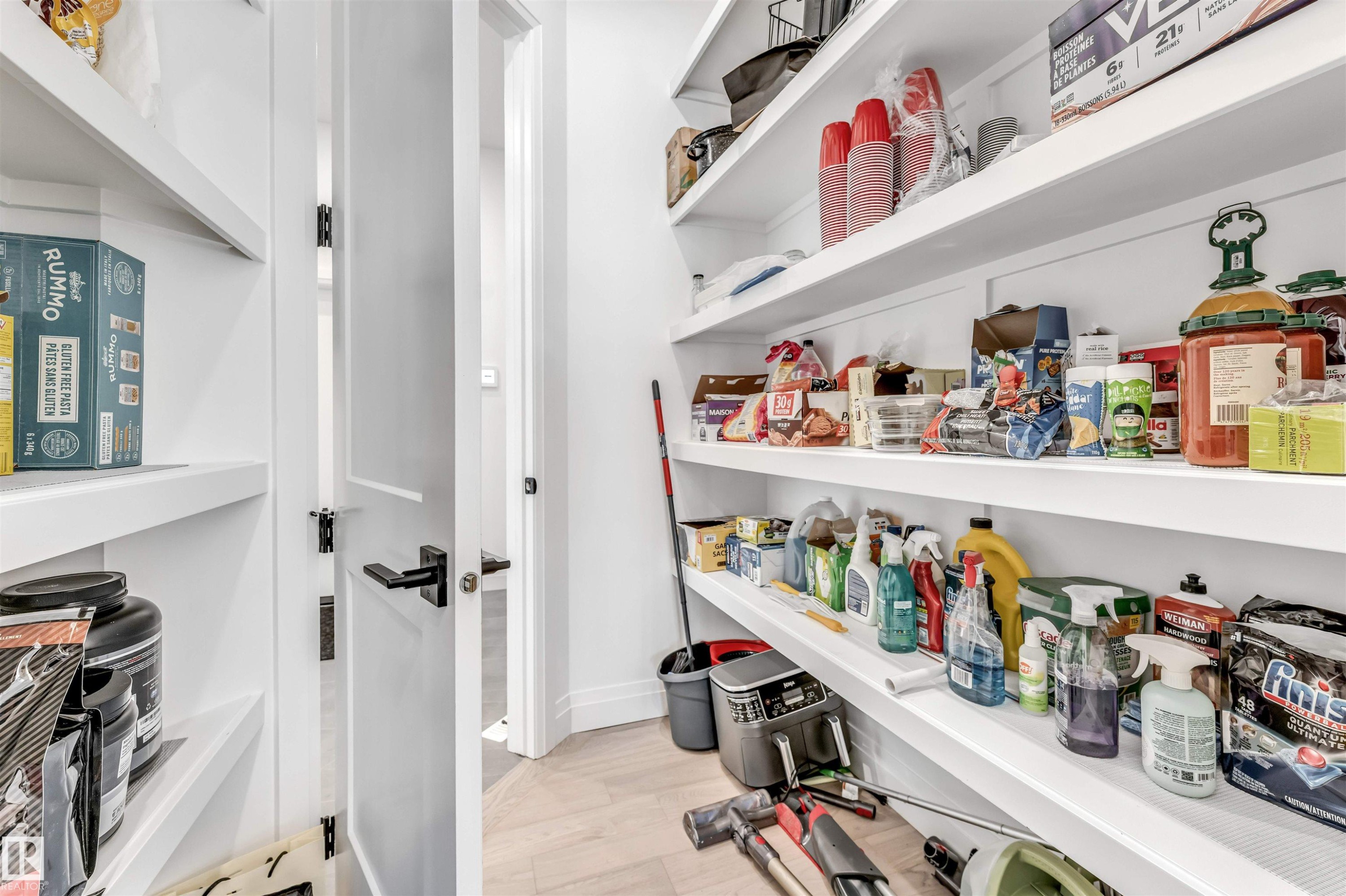 6464 Elston Loop, Edmonton, AB - Indoor Photo Showing Other Room