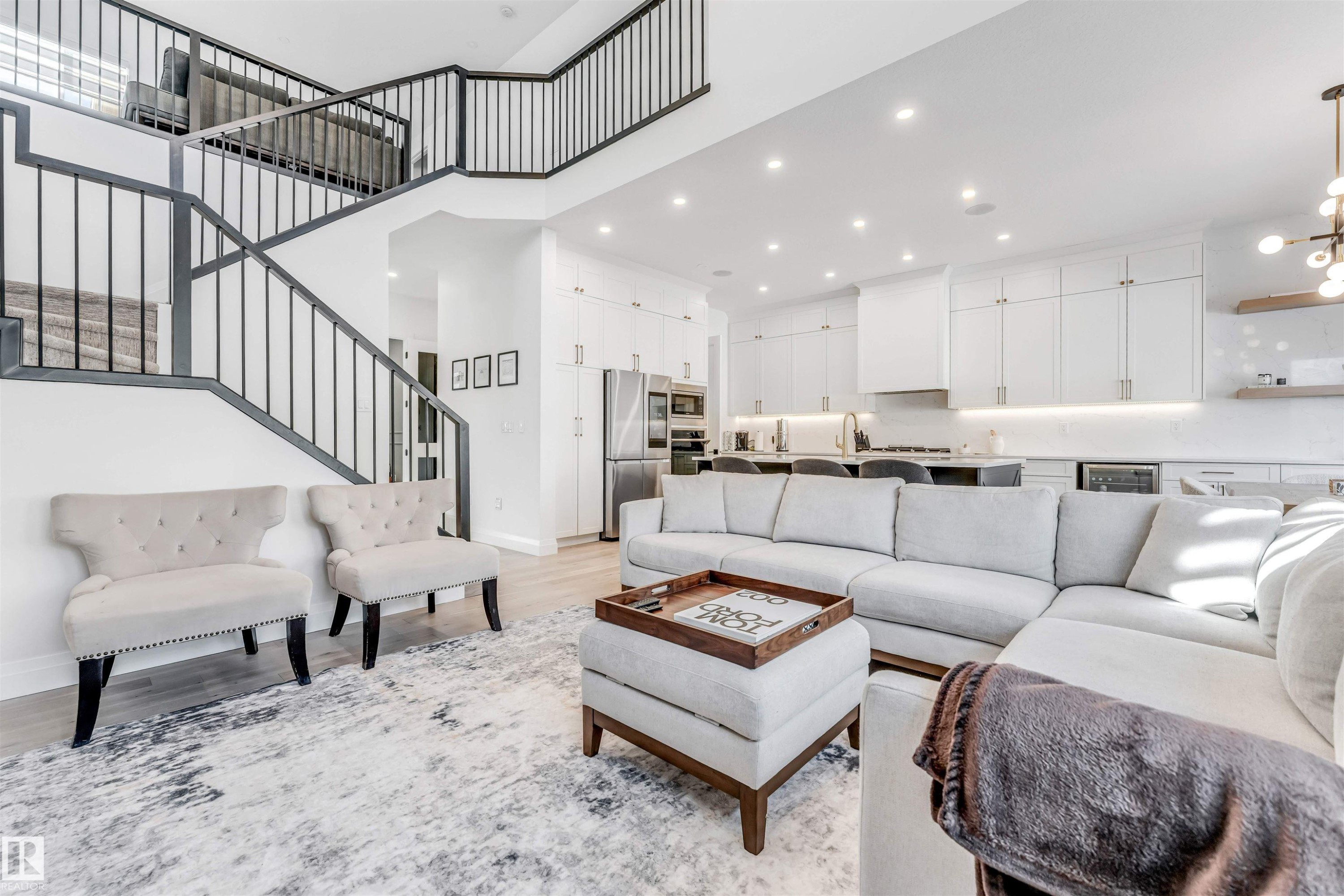 6464 Elston Loop, Edmonton, AB - Indoor Photo Showing Living Room