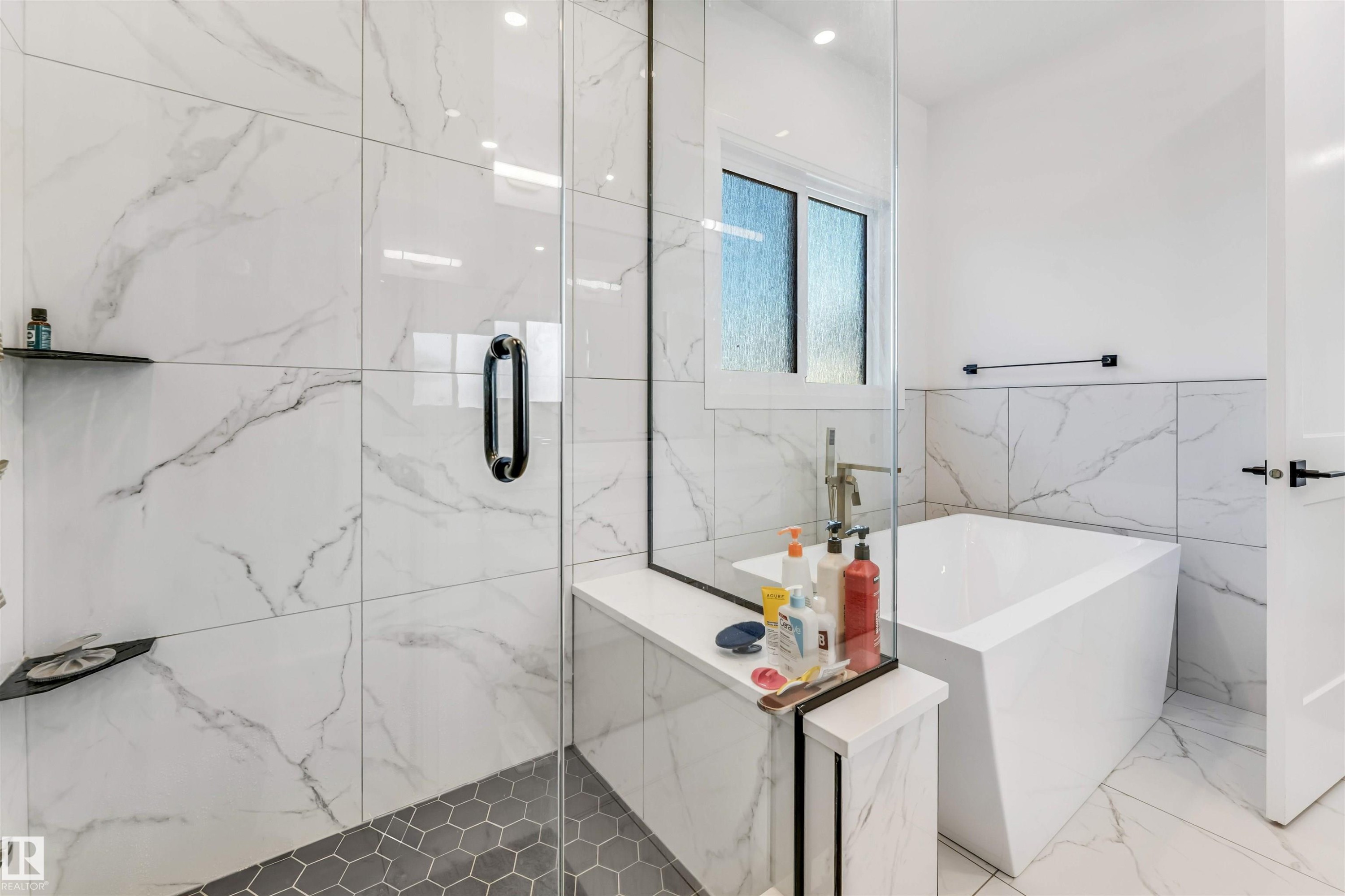 6464 Elston Loop, Edmonton, AB - Indoor Photo Showing Bathroom