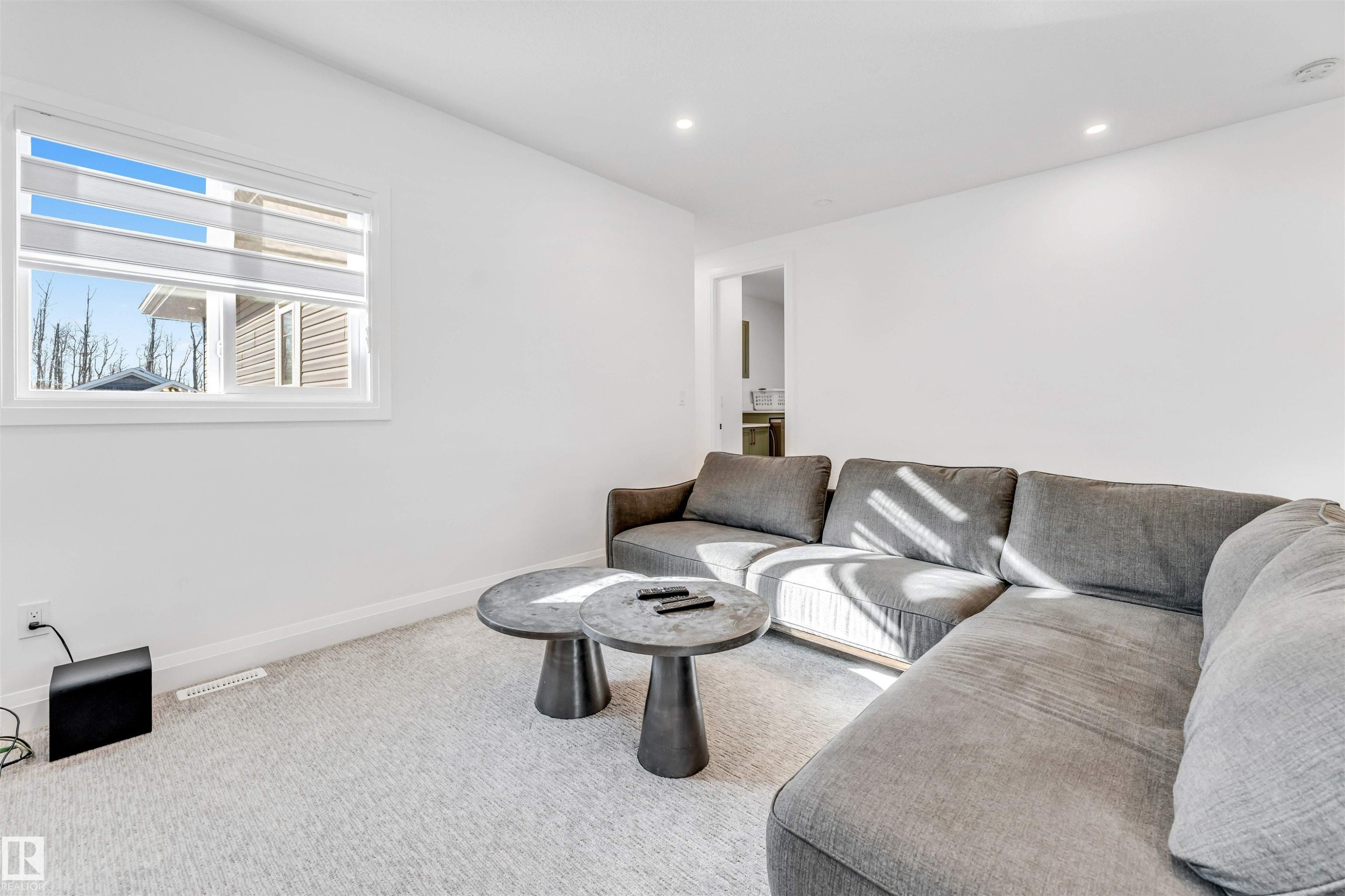 6464 Elston Loop, Edmonton, AB - Indoor Photo Showing Living Room