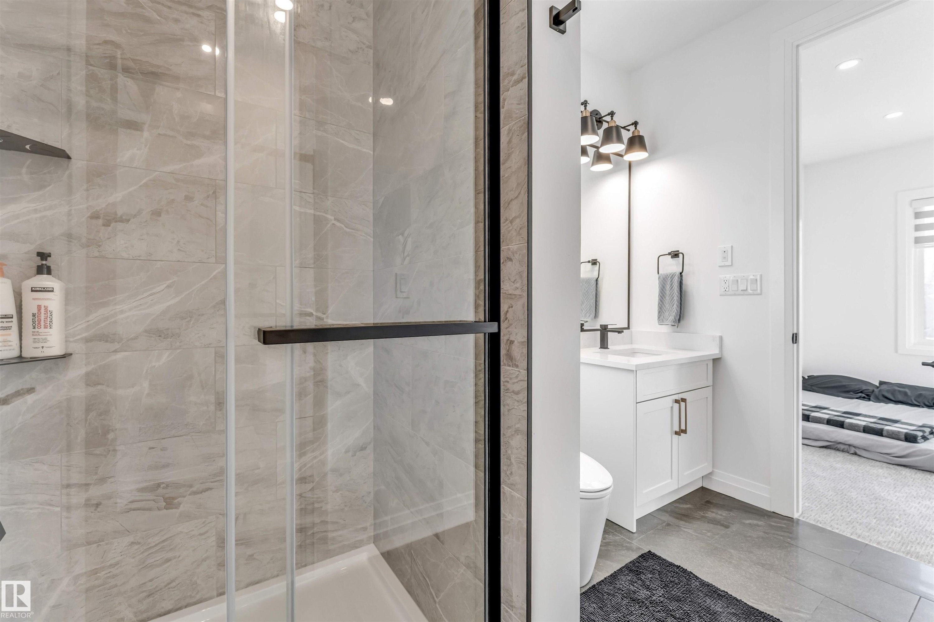 6464 Elston Loop, Edmonton, AB - Indoor Photo Showing Bathroom
