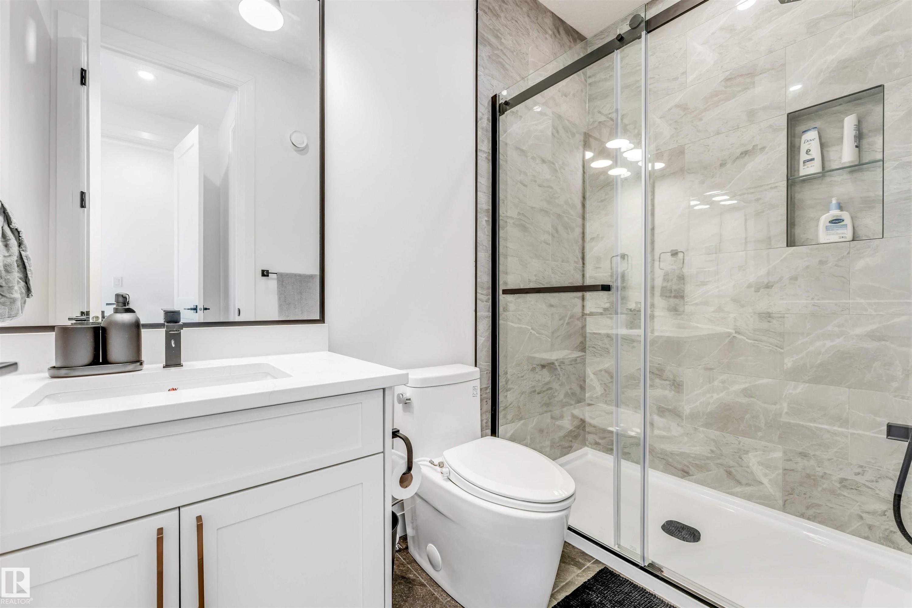 6464 Elston Loop, Edmonton, AB - Indoor Photo Showing Bathroom