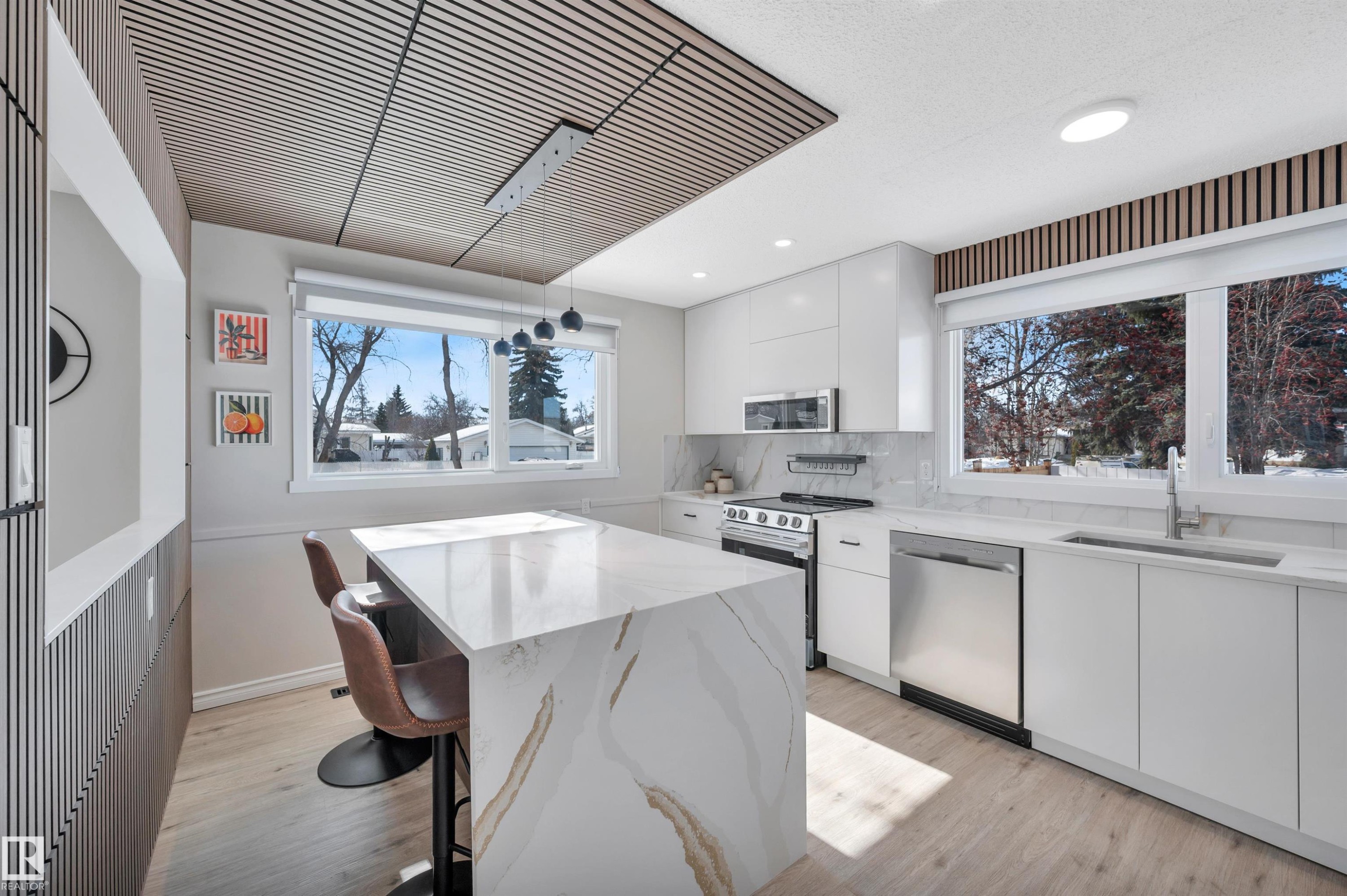 5 Larose Drive, St. Albert, AB - Indoor Photo Showing Kitchen With Upgraded Kitchen