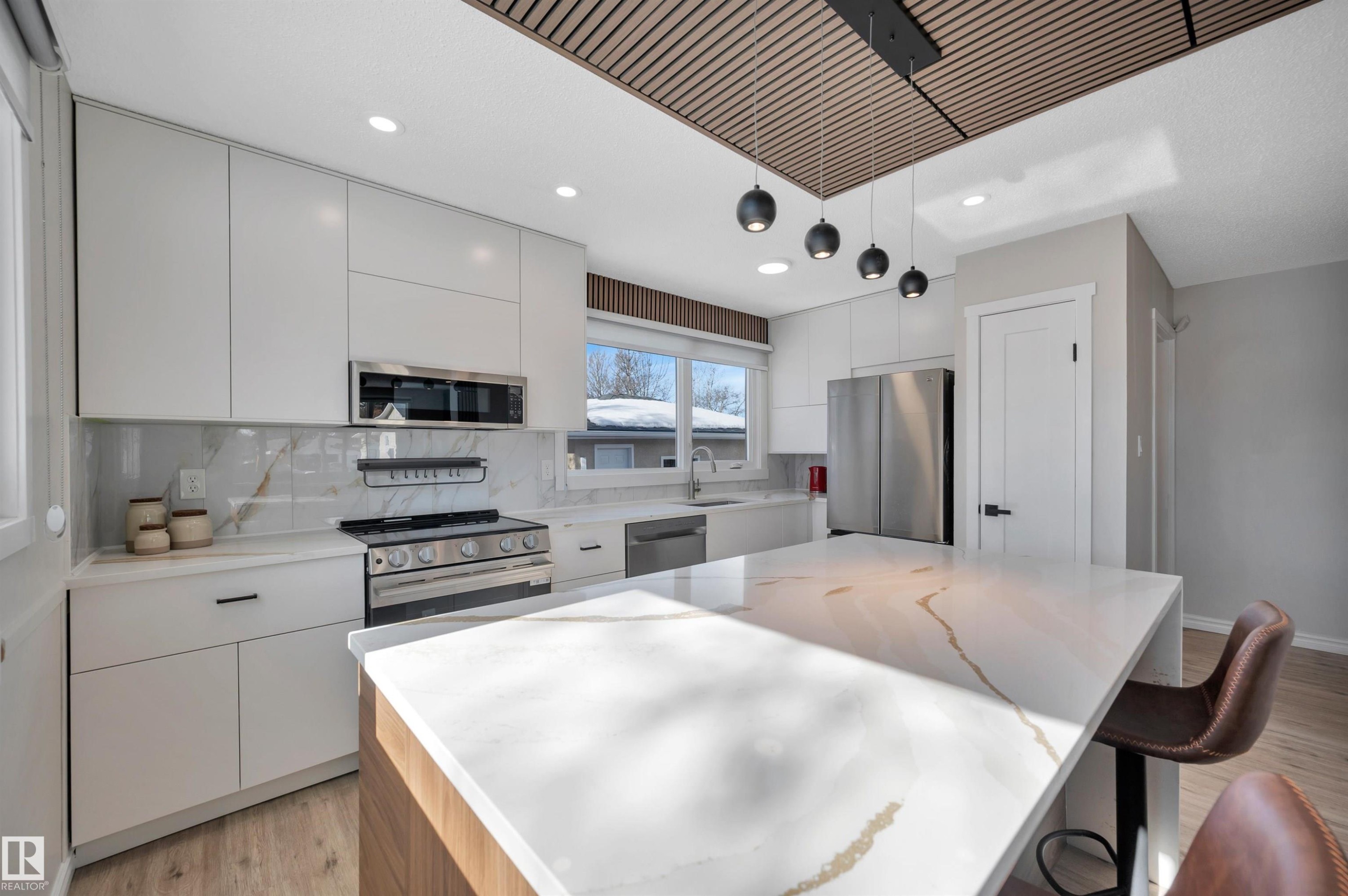 5 Larose Drive, St. Albert, AB - Indoor Photo Showing Kitchen With Upgraded Kitchen