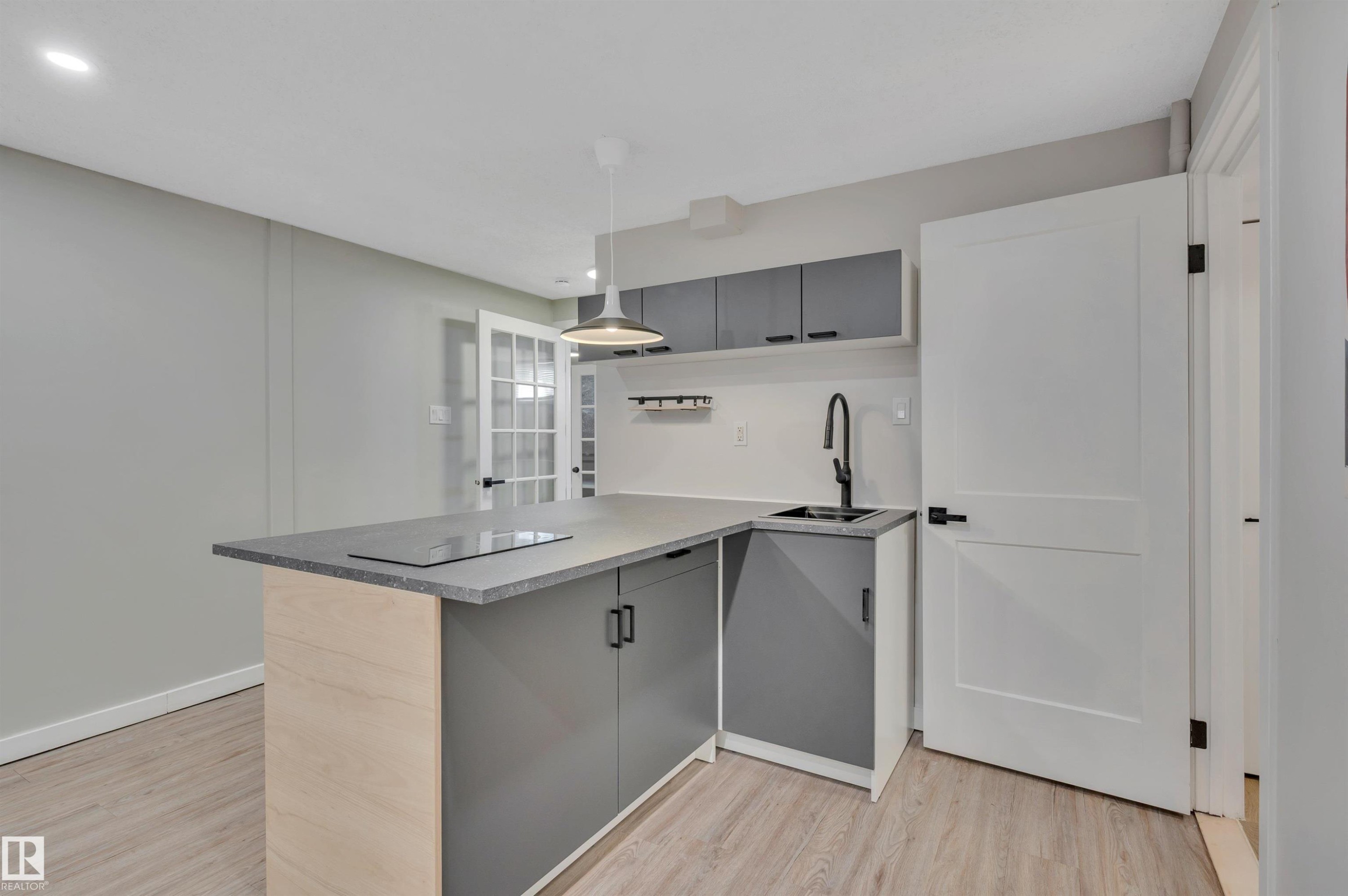 5 Larose Drive, St. Albert, AB - Indoor Photo Showing Kitchen