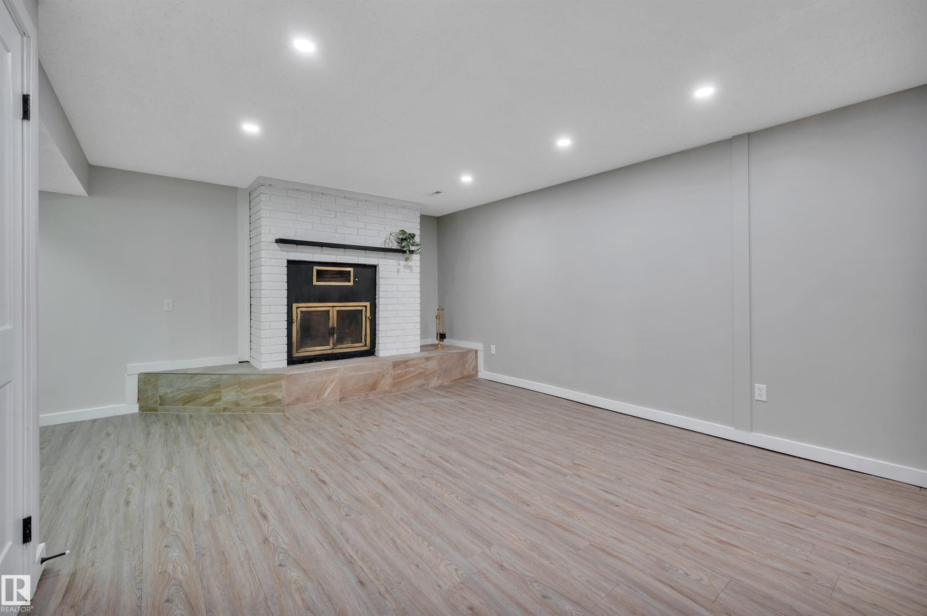 5 Larose Drive, St. Albert, AB - Indoor