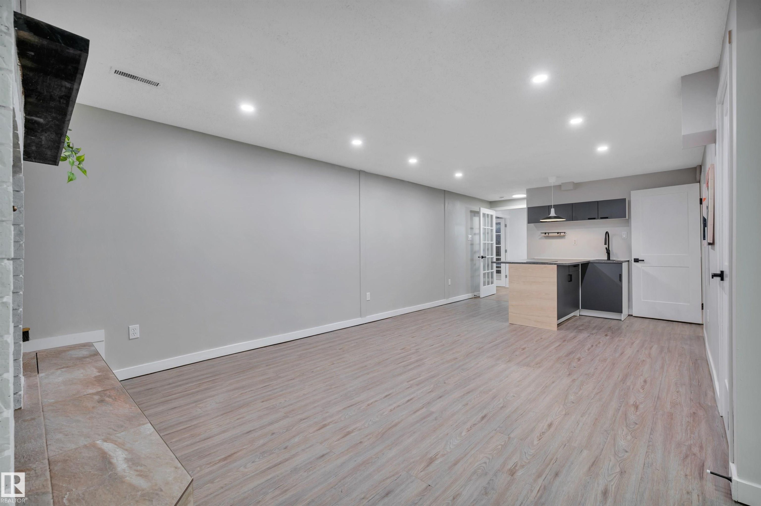 5 Larose Drive, St. Albert, AB - Indoor