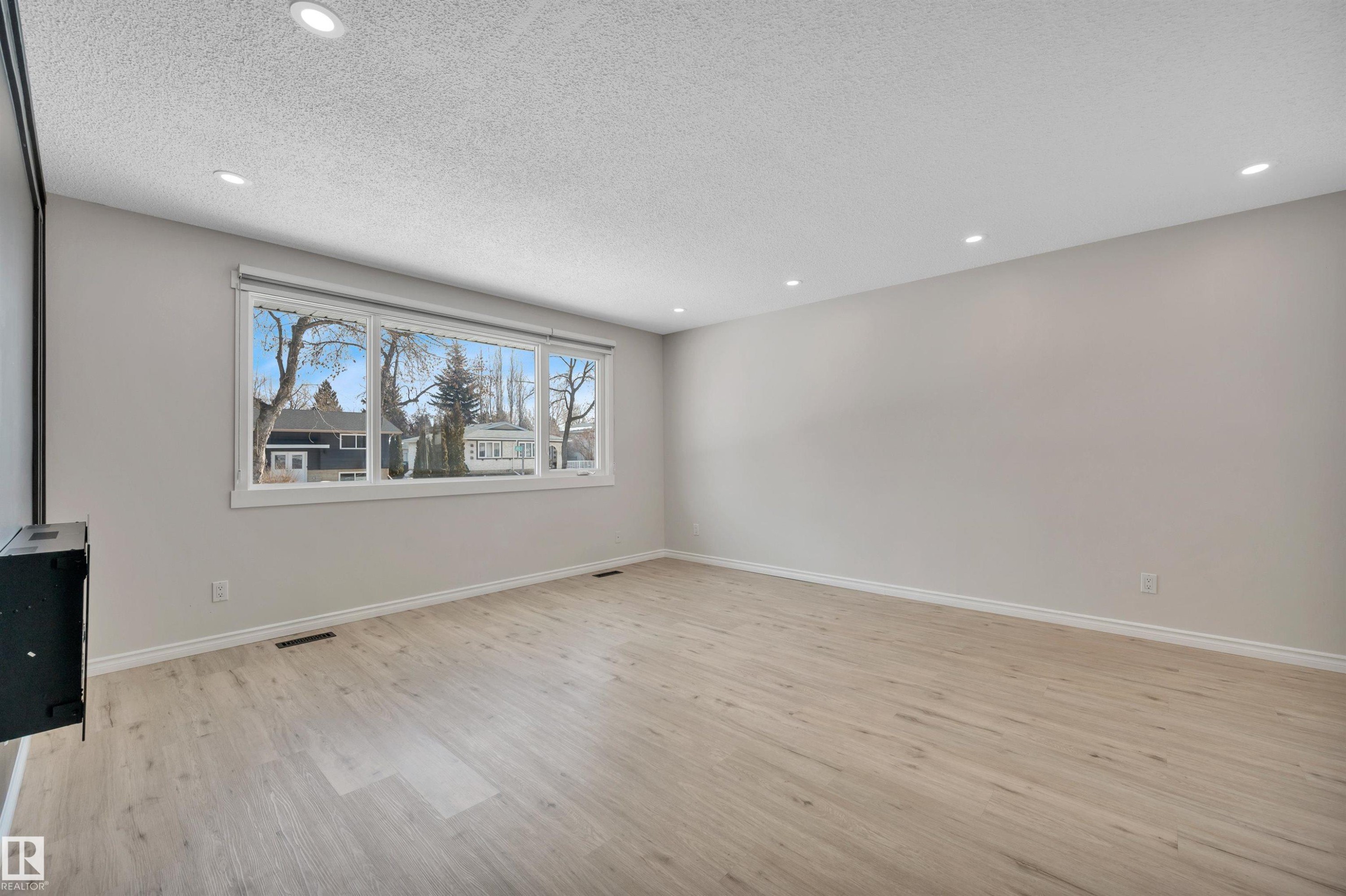 5 Larose Drive, St. Albert, AB - Indoor Photo Showing Other Room